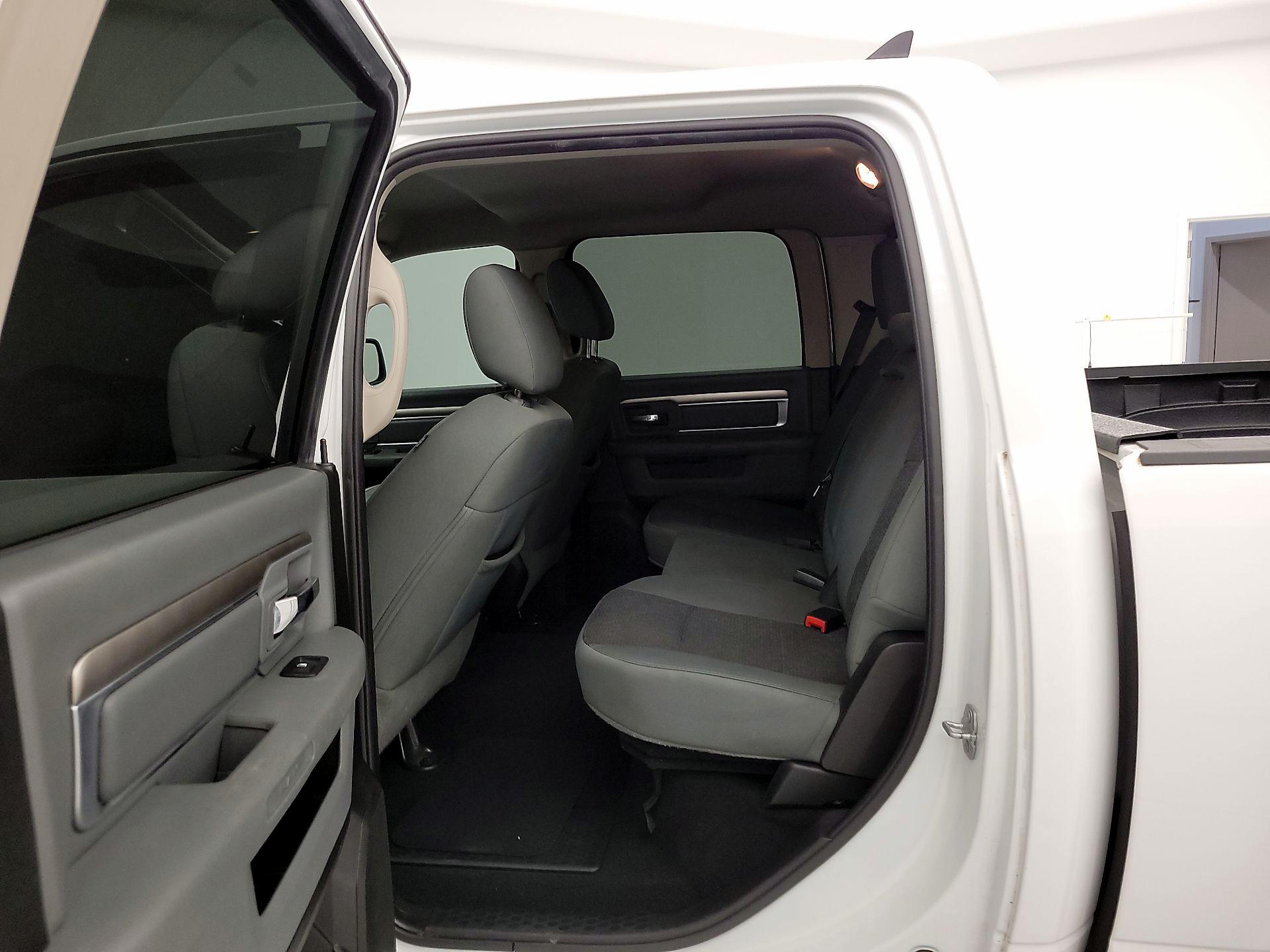 Thumbnail: 2019 RAM 1500 Classic - 19