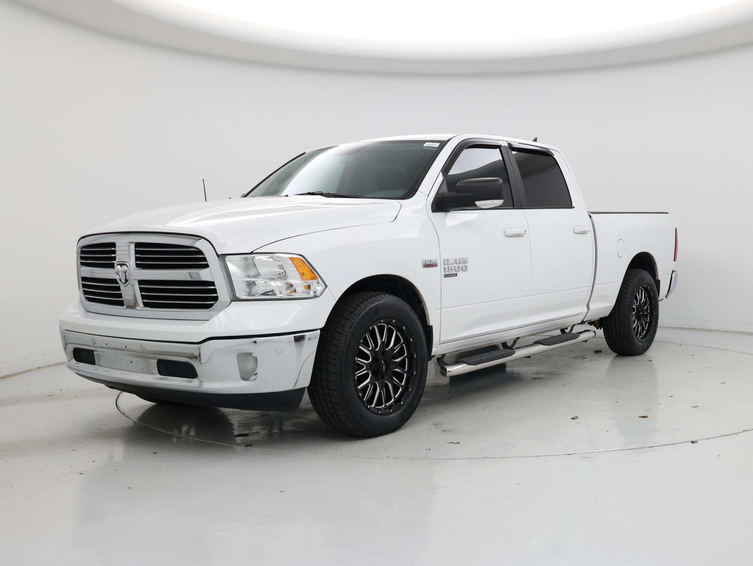 Thumbnail: 2019 RAM 1500 Classic - 4