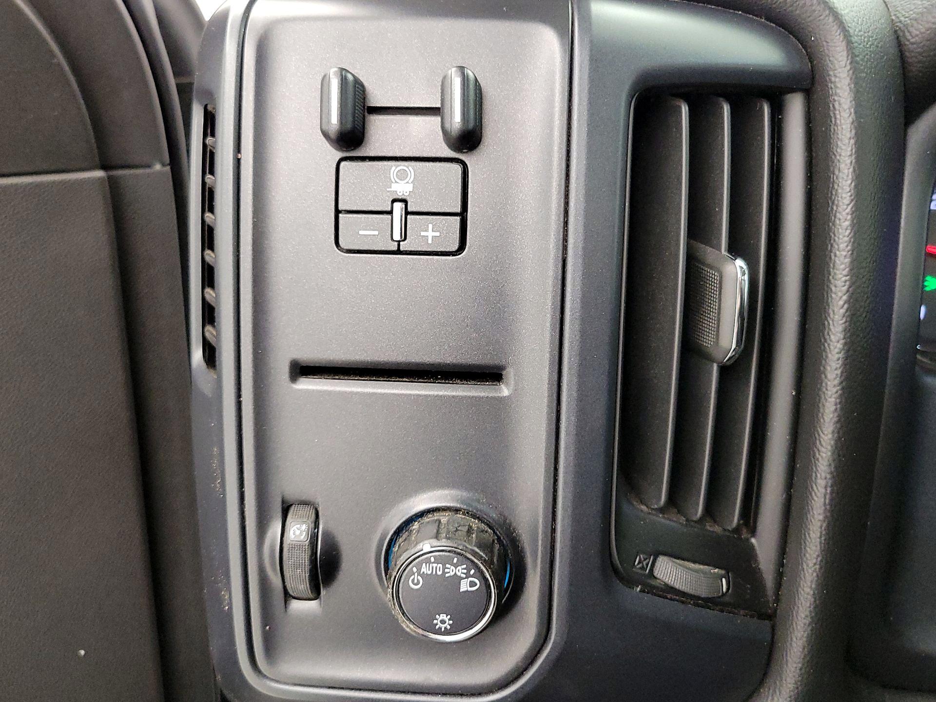 Thumbnail: 2017 Chevrolet Silverado 2500 - 13