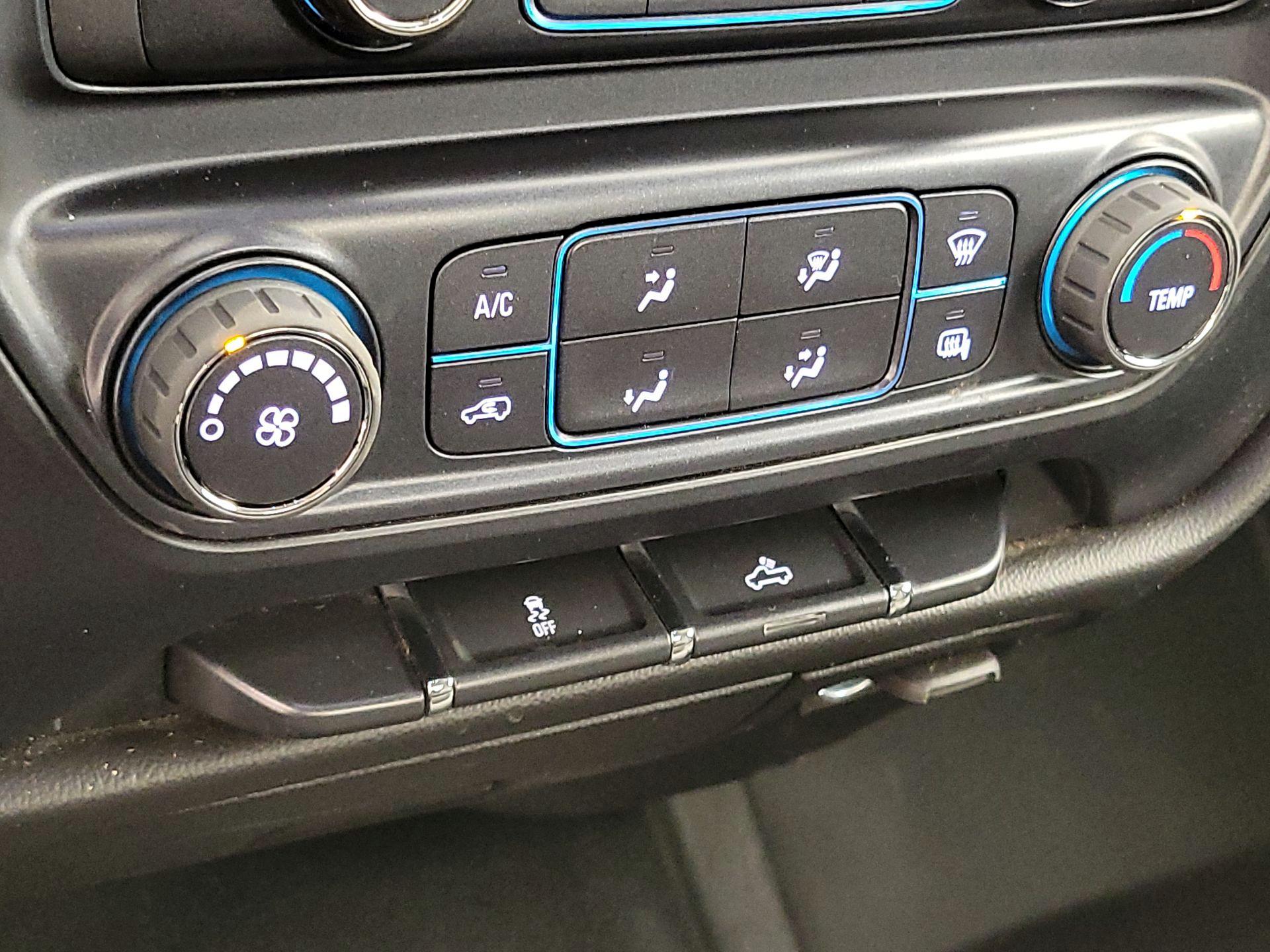 Thumbnail: 2017 Chevrolet Silverado 2500 - 16