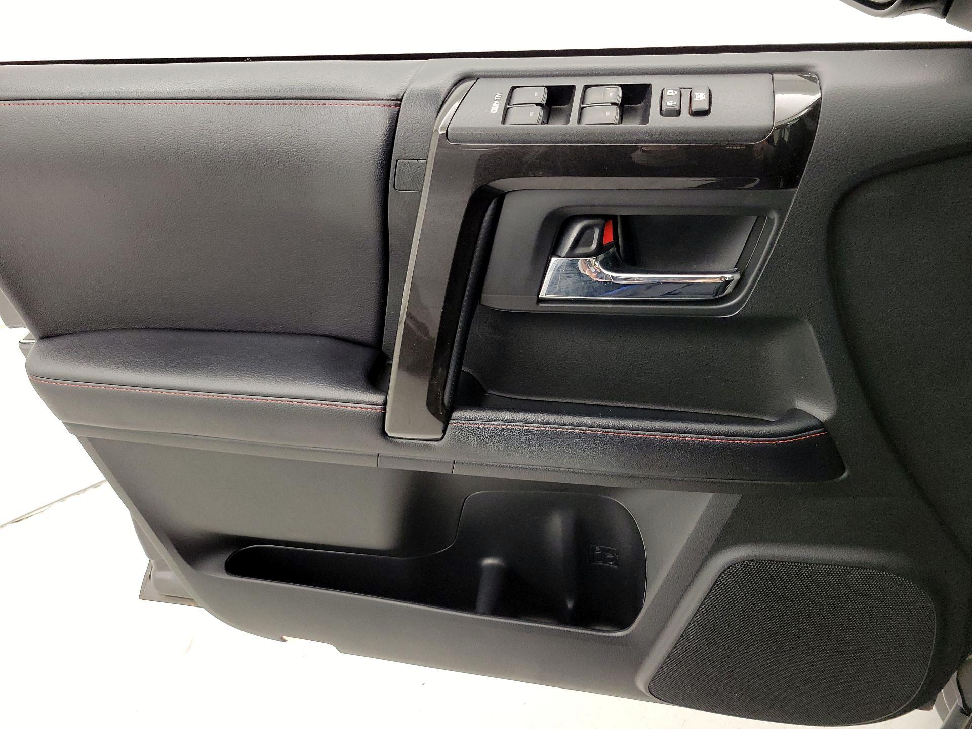 Thumbnail: 2019 Toyota 4Runner - 12