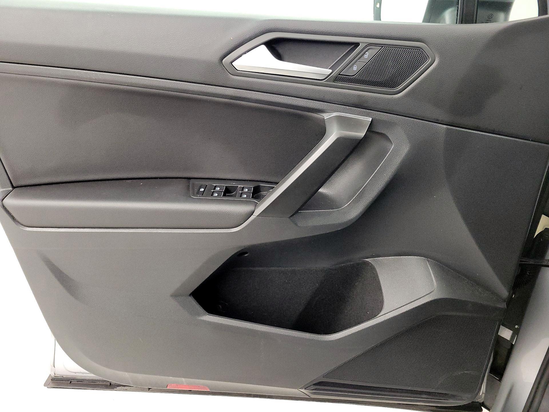 Thumbnail: 2021 Volkswagen Tiguan - 12