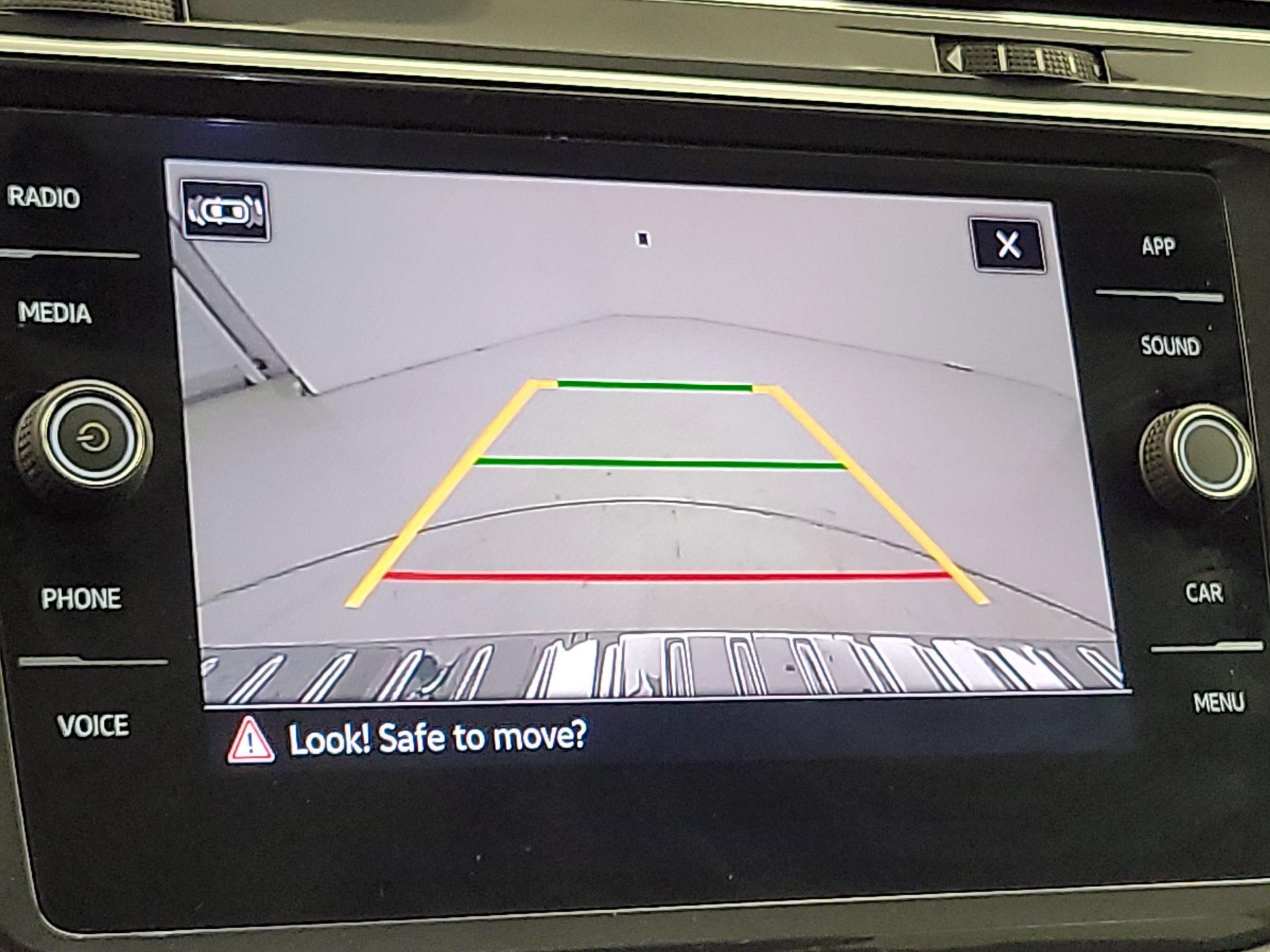 Thumbnail: 2021 Volkswagen Tiguan - 14