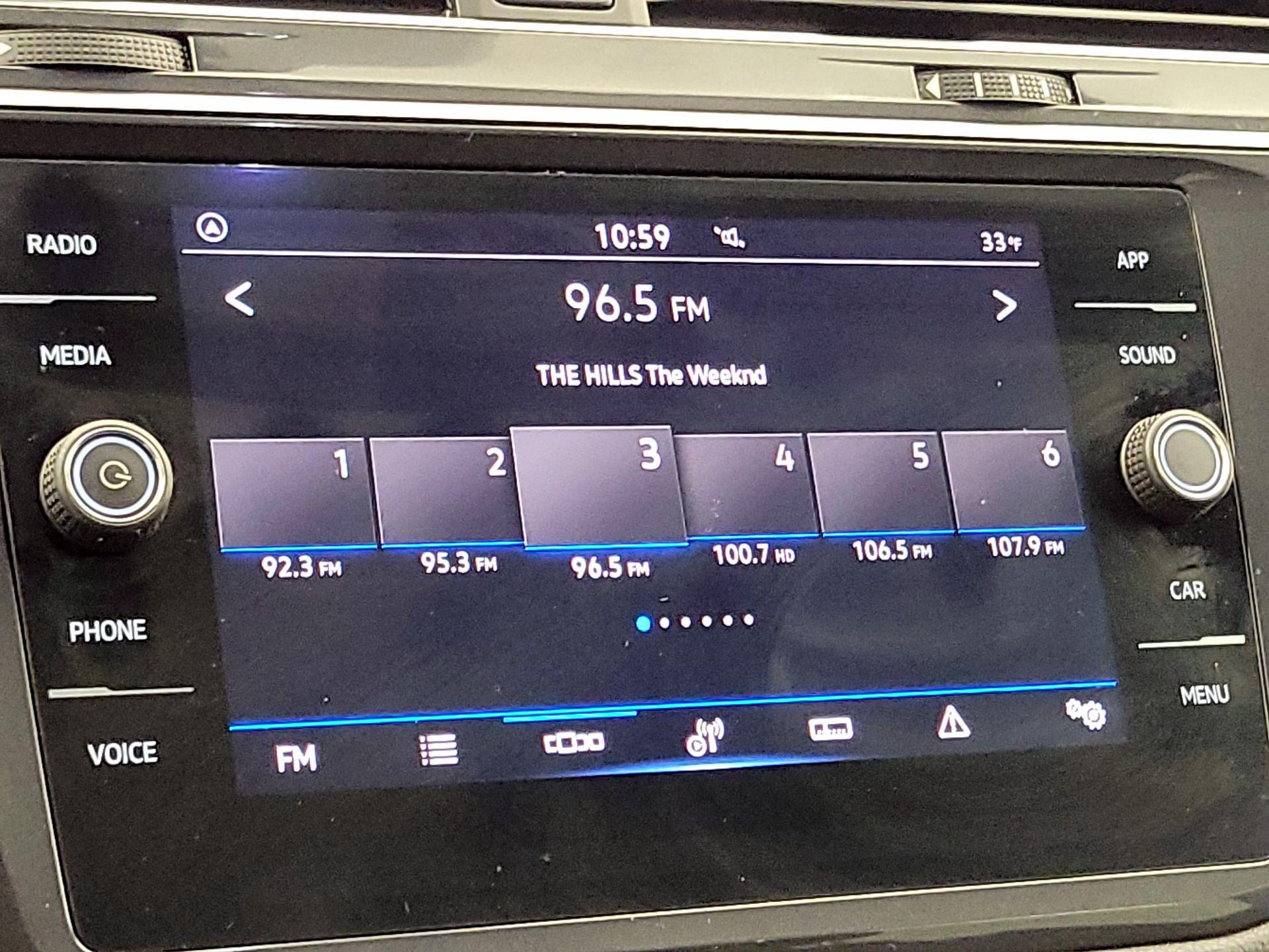 Thumbnail: 2021 Volkswagen Tiguan - 15