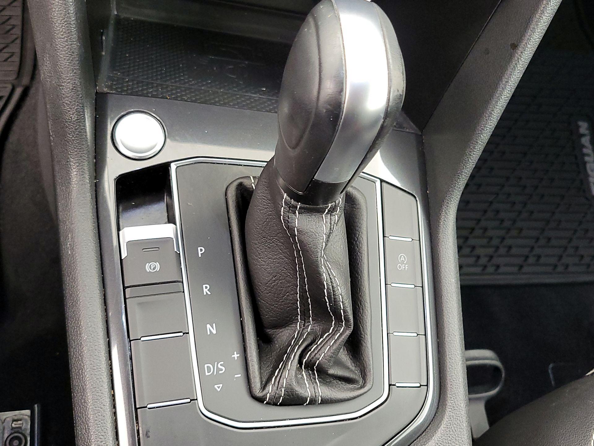 Thumbnail: 2021 Volkswagen Tiguan - 17