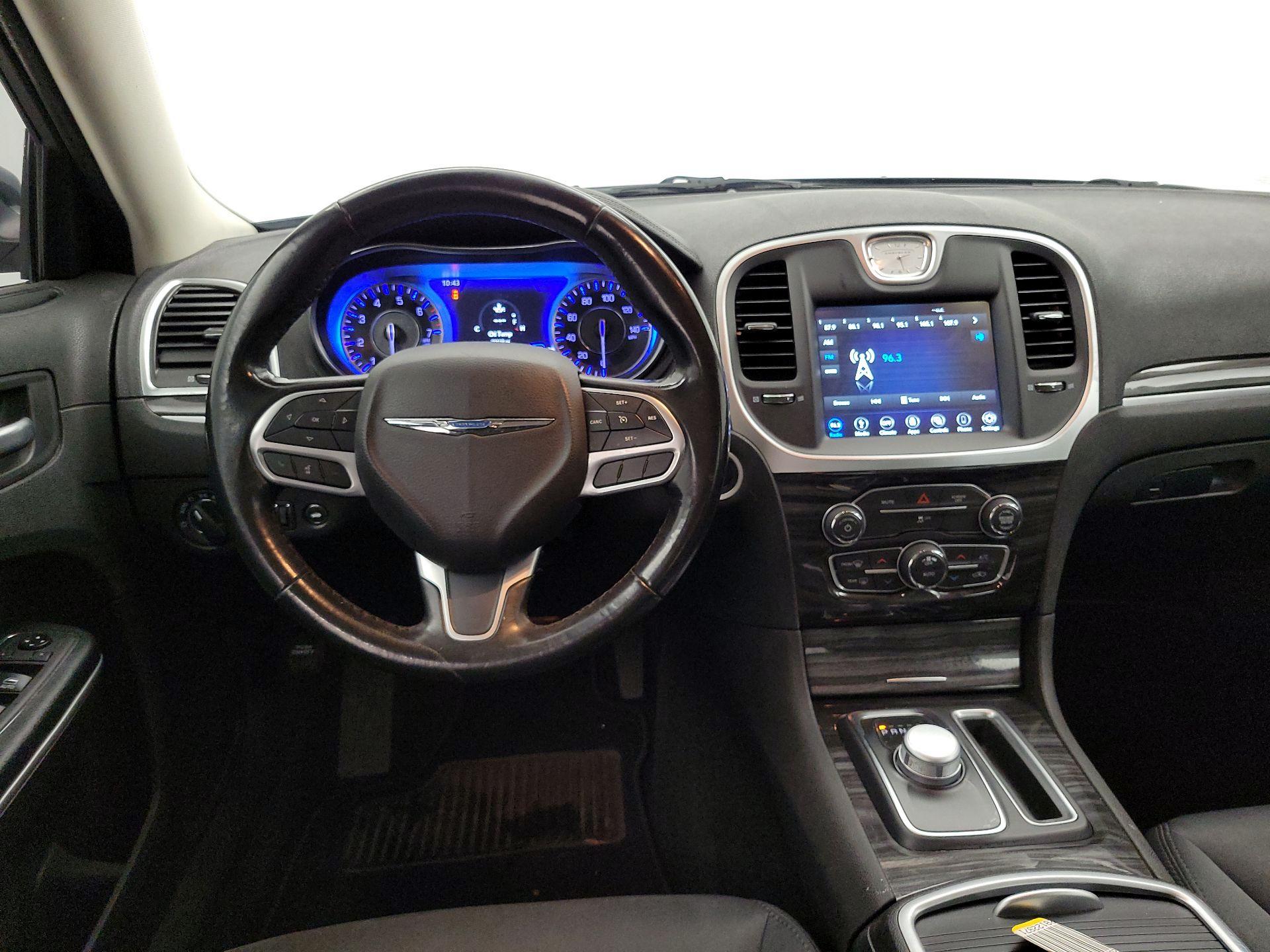 Thumbnail: 2019 Chrysler 300 - 10