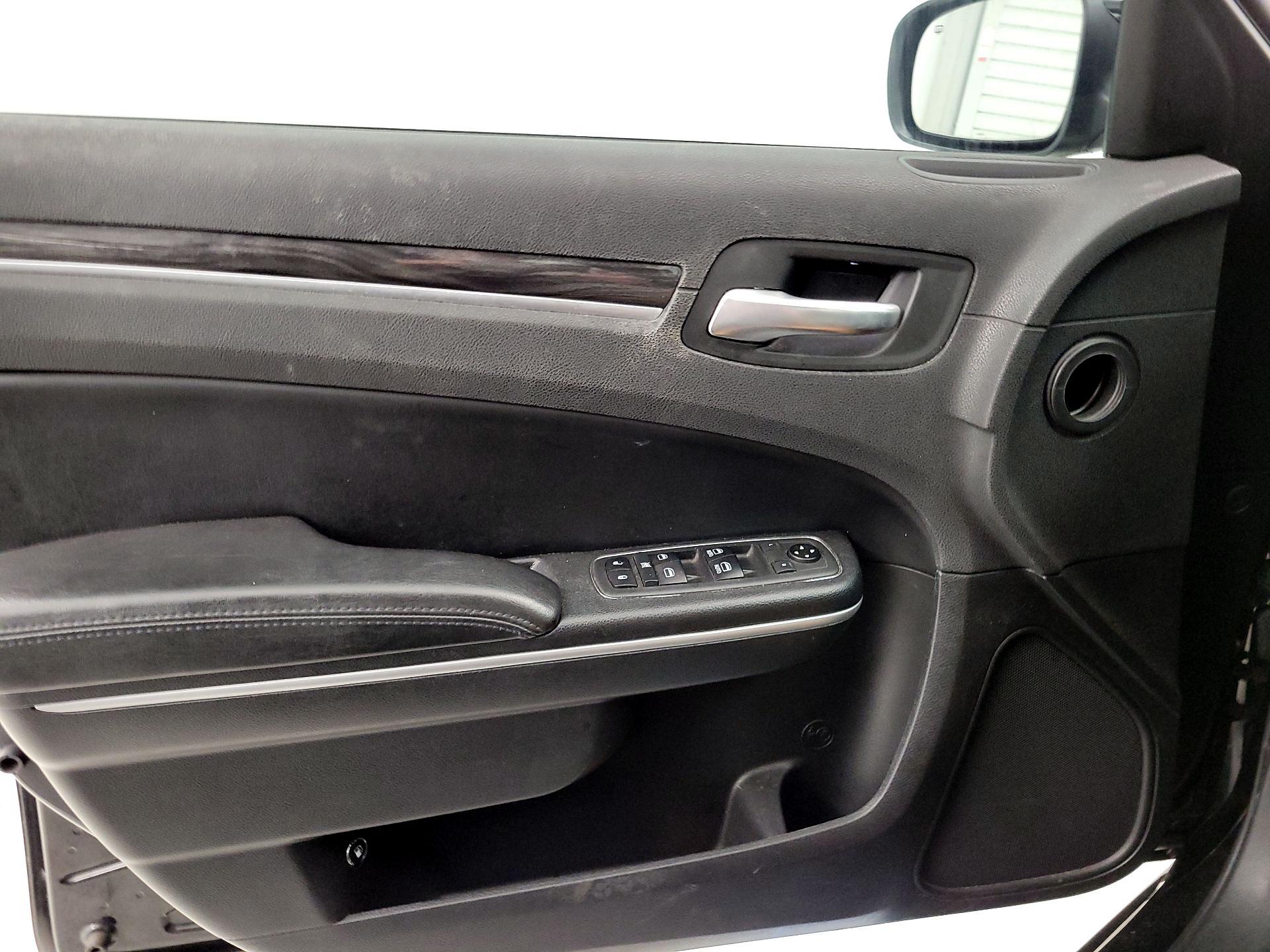 Thumbnail: 2019 Chrysler 300 - 12