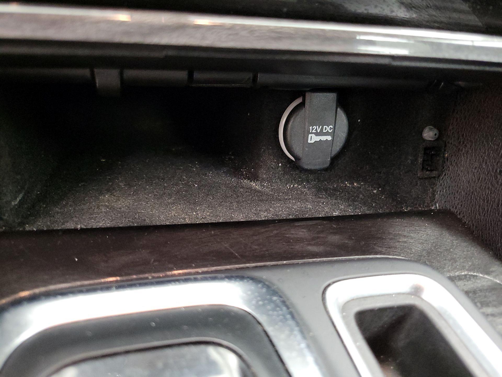 Thumbnail: 2019 Chrysler 300 - 18