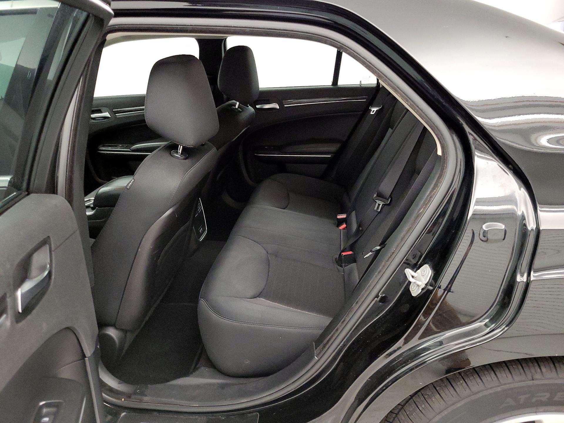 Thumbnail: 2019 Chrysler 300 - 19