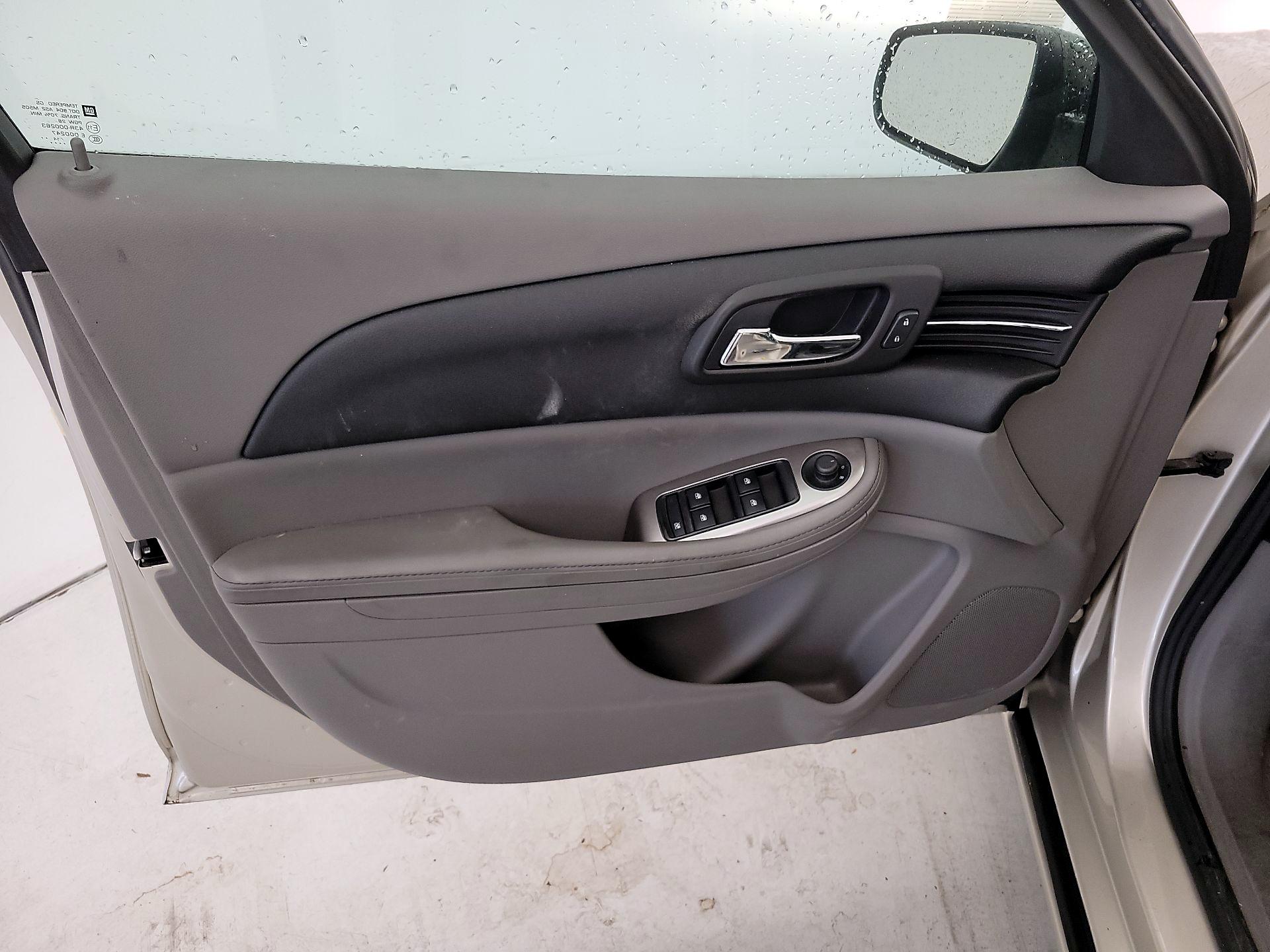 Thumbnail: 2015 Chevrolet Malibu - 12