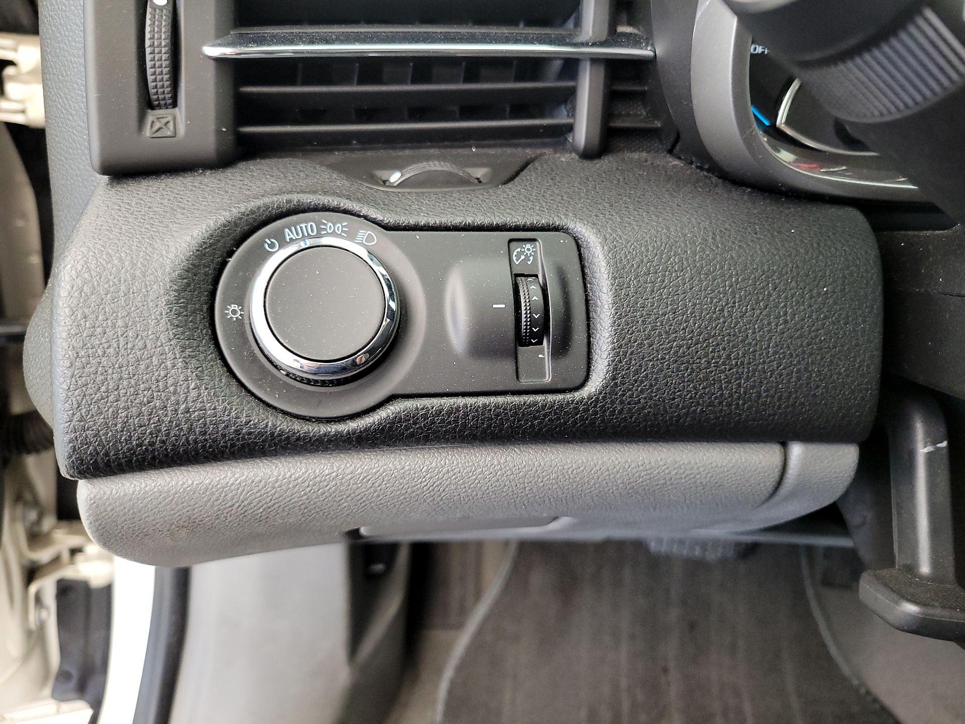 Thumbnail: 2015 Chevrolet Malibu - 13