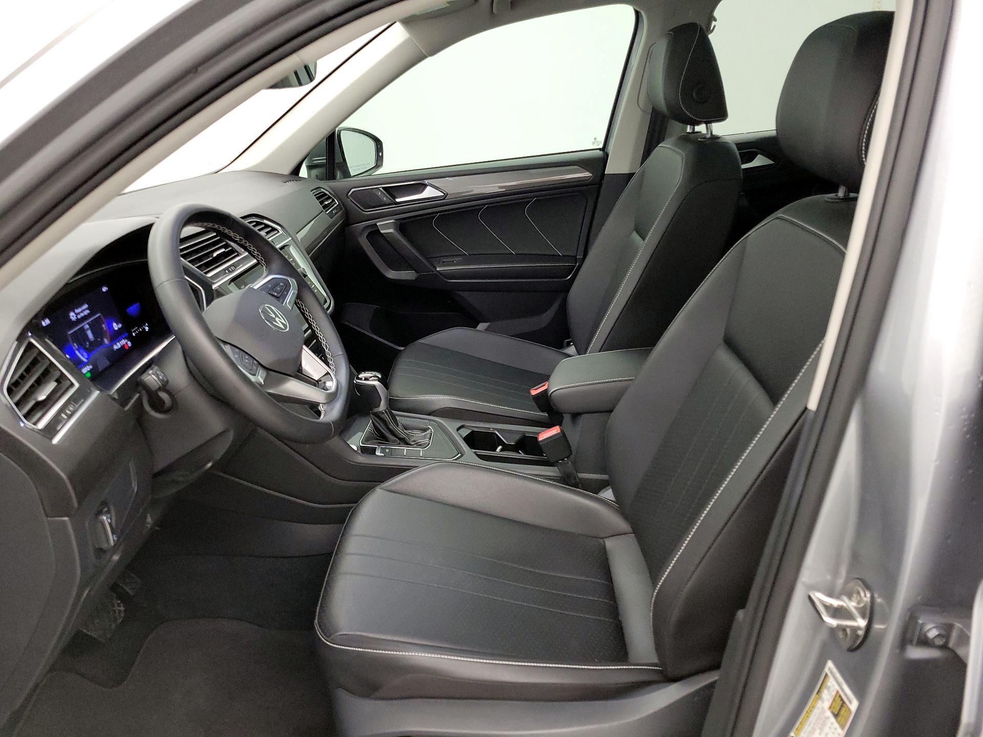 Thumbnail: 2022 Volkswagen Tiguan - 11