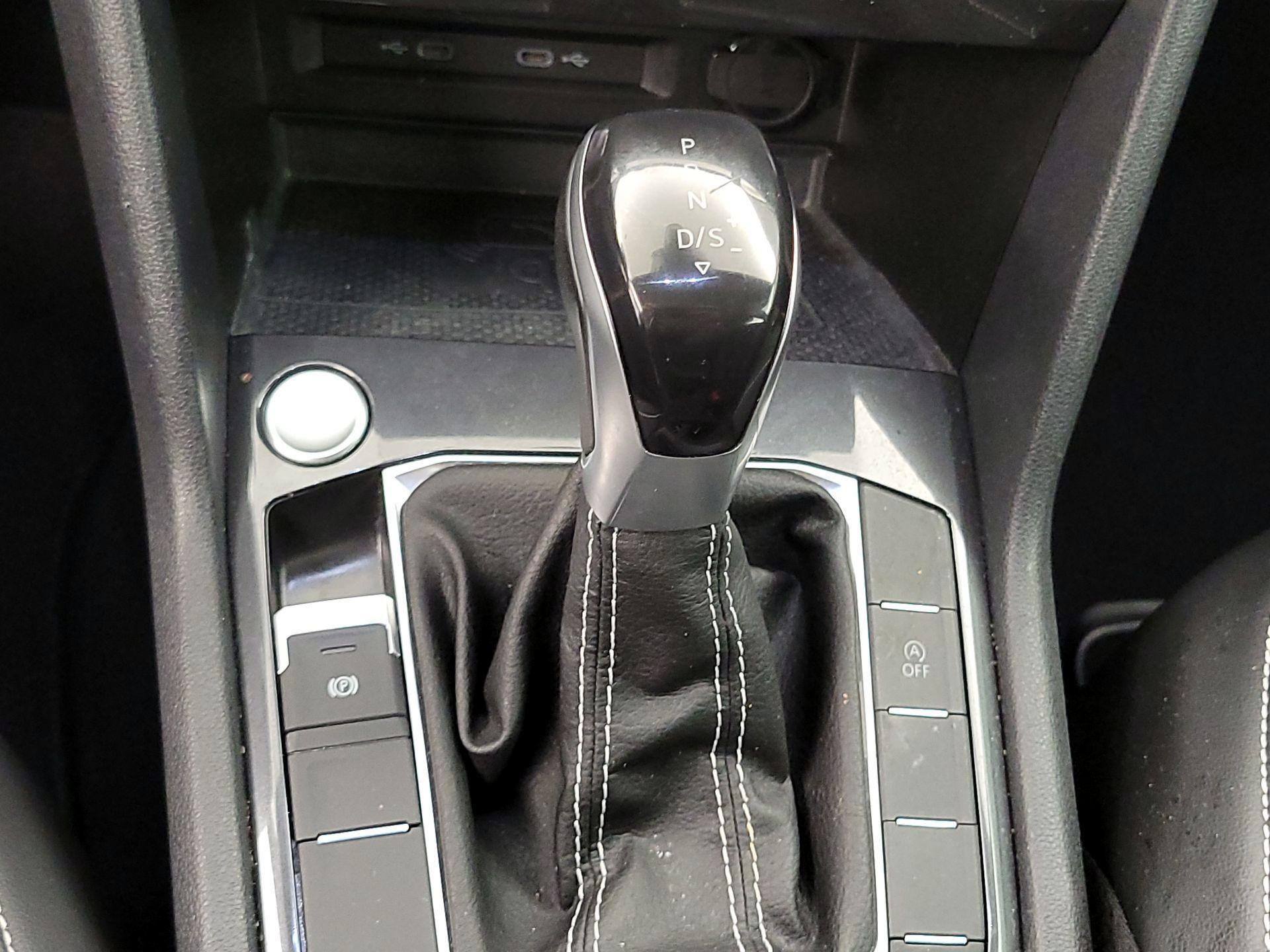 Thumbnail: 2022 Volkswagen Tiguan - 17