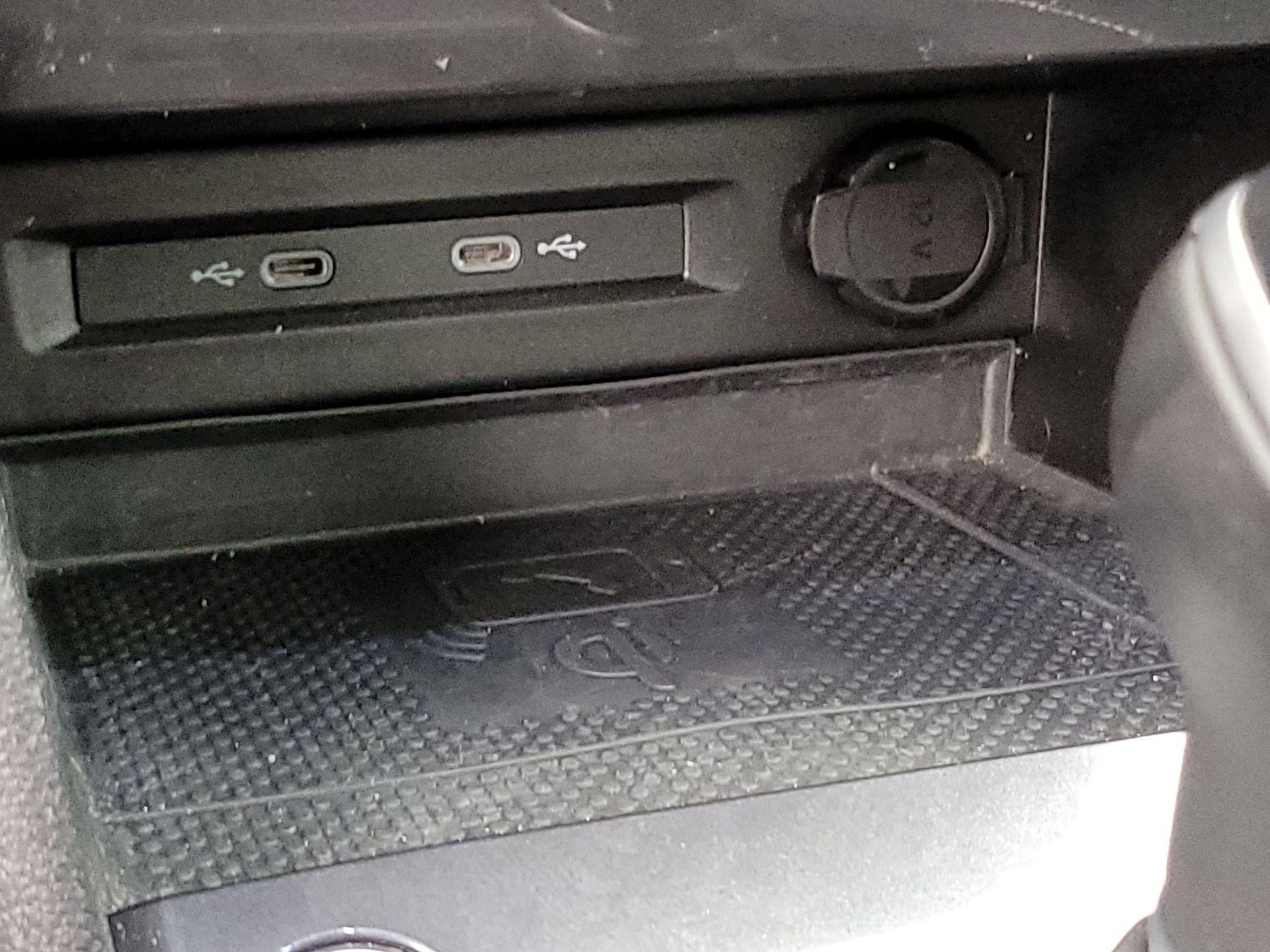 Thumbnail: 2022 Volkswagen Tiguan - 18