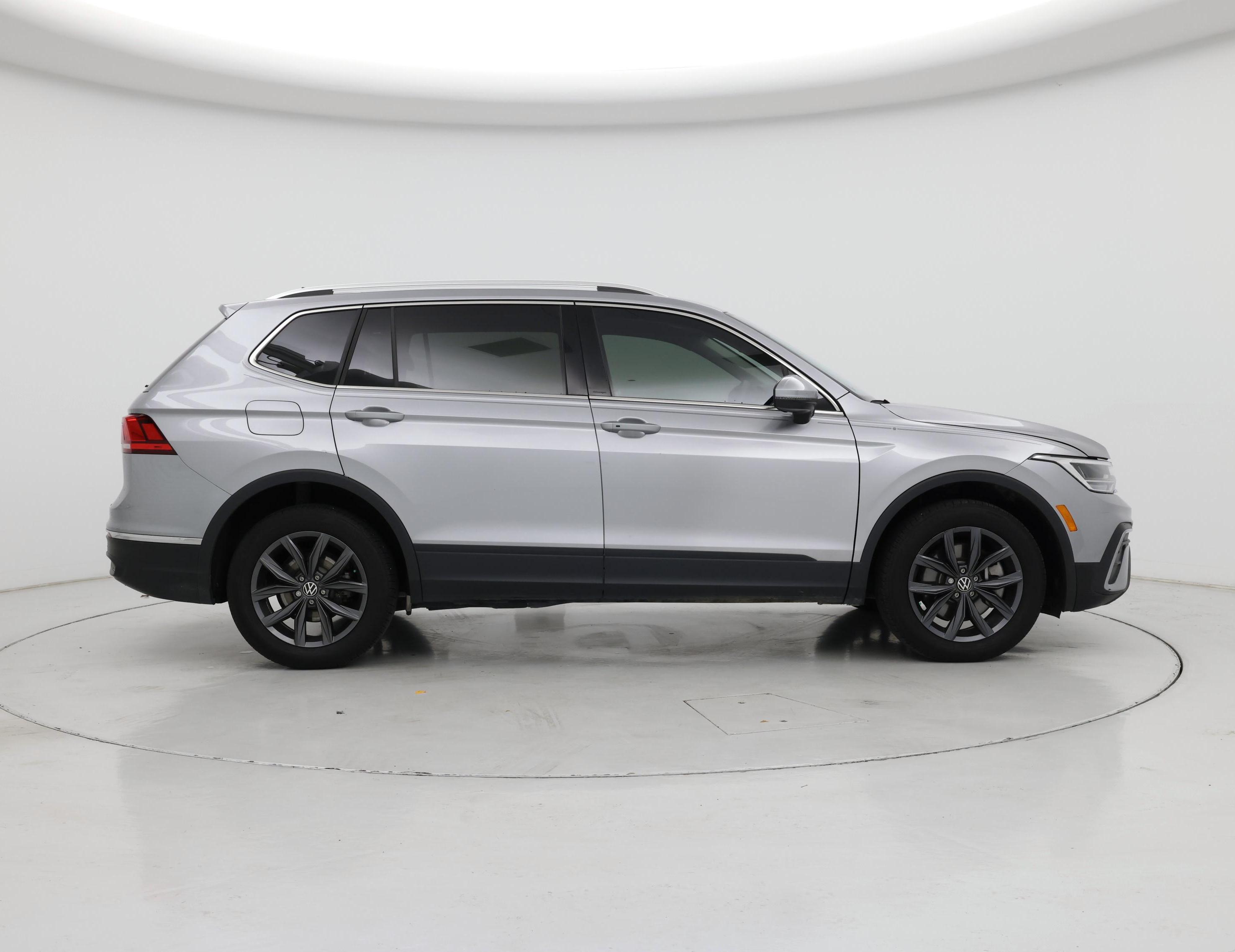 Thumbnail: 2022 Volkswagen Tiguan - 7