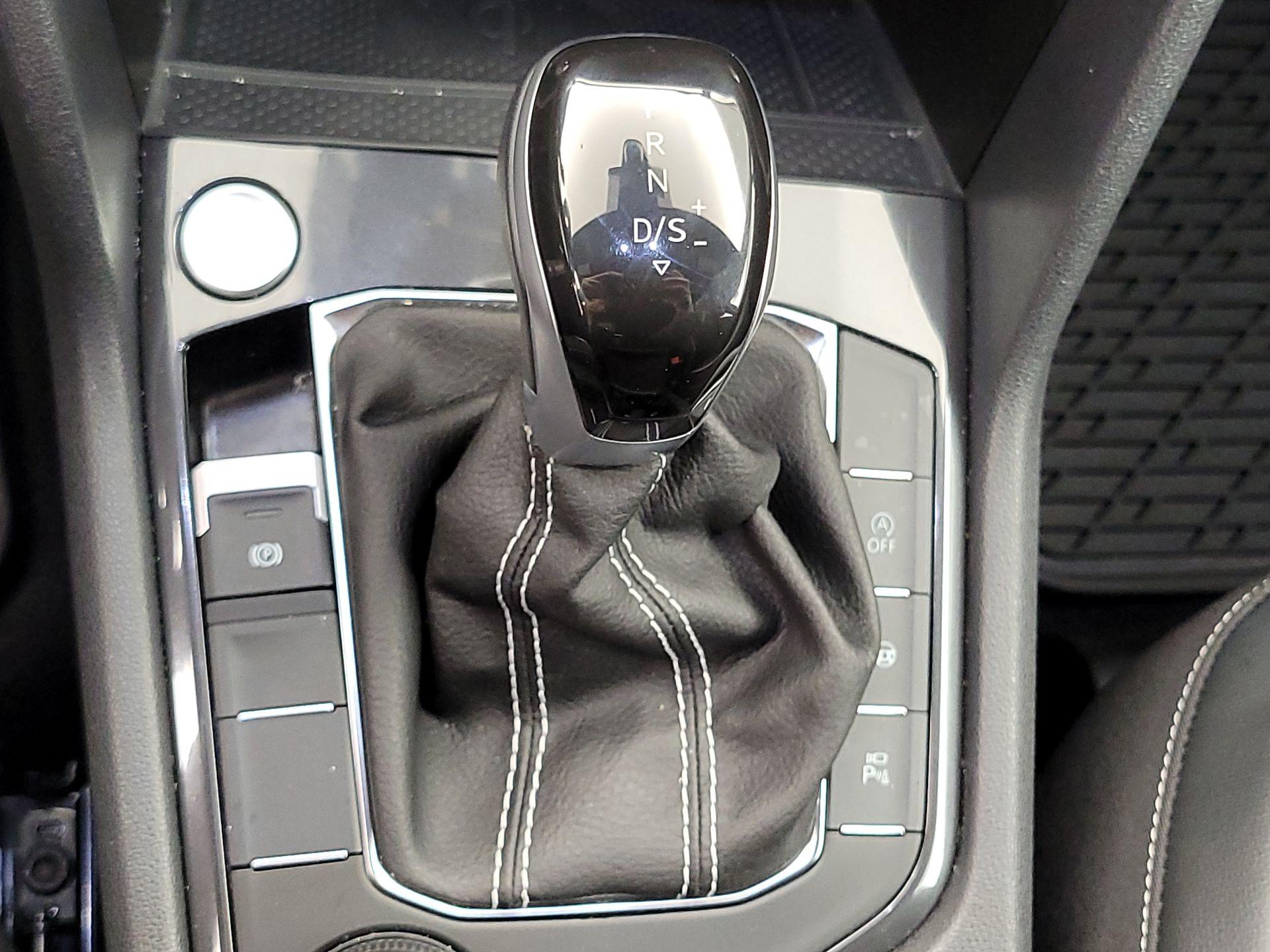 Thumbnail: 2024 Volkswagen Tiguan - 18