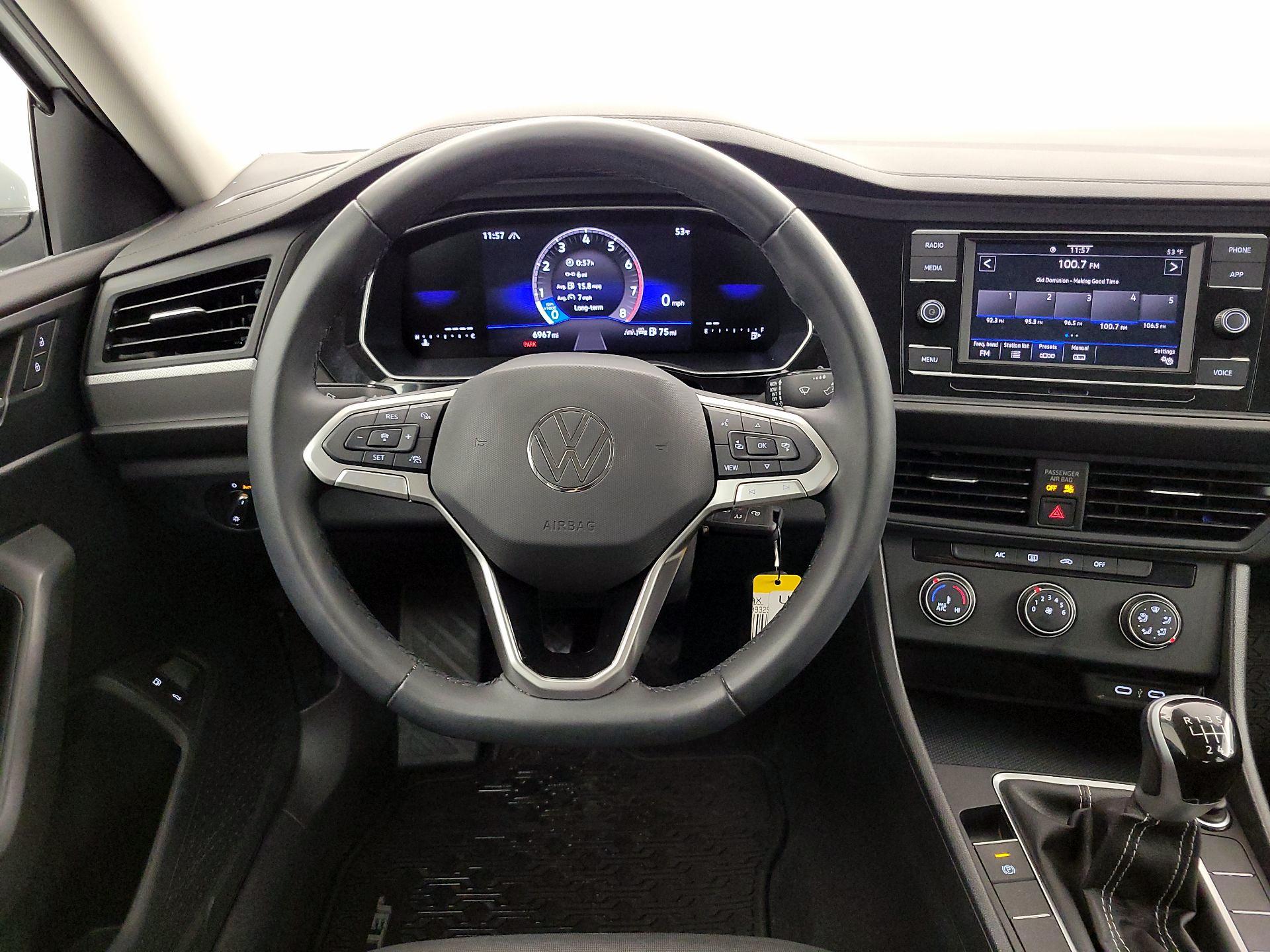 Thumbnail: 2024 Volkswagen Jetta - 10