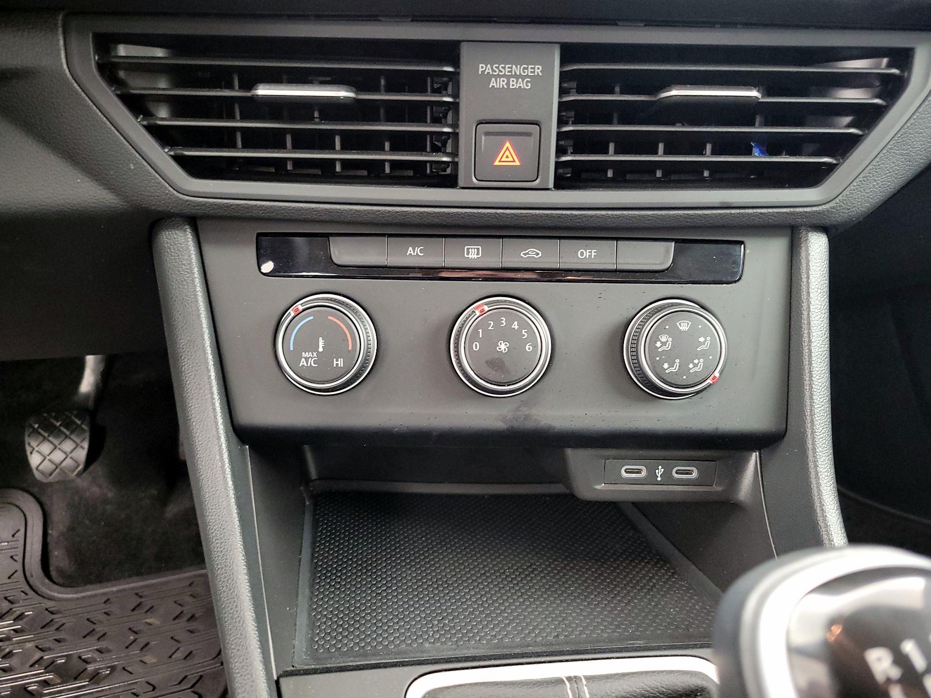 Thumbnail: 2024 Volkswagen Jetta - 16