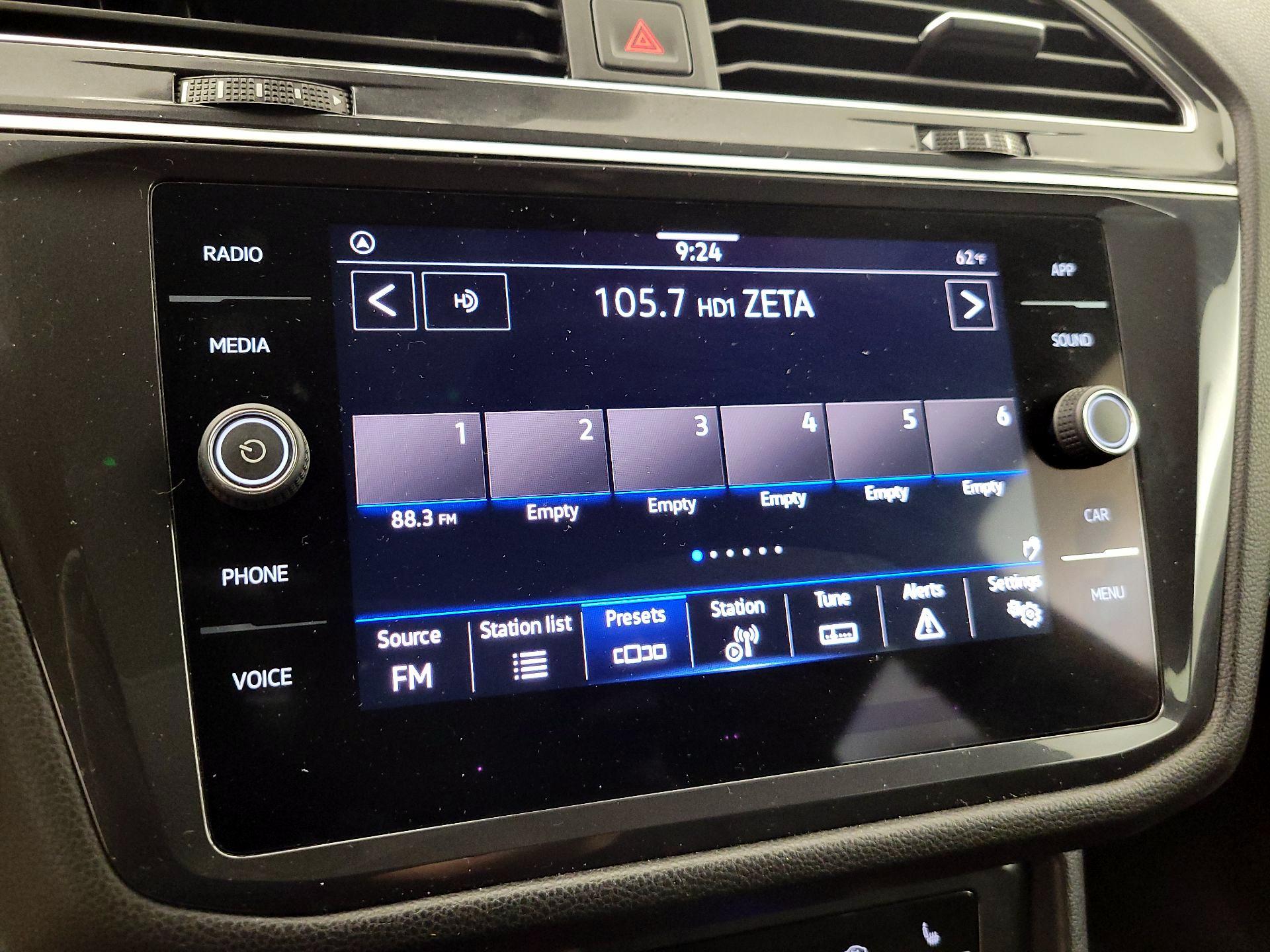 Thumbnail: 2024 Volkswagen Tiguan - 16