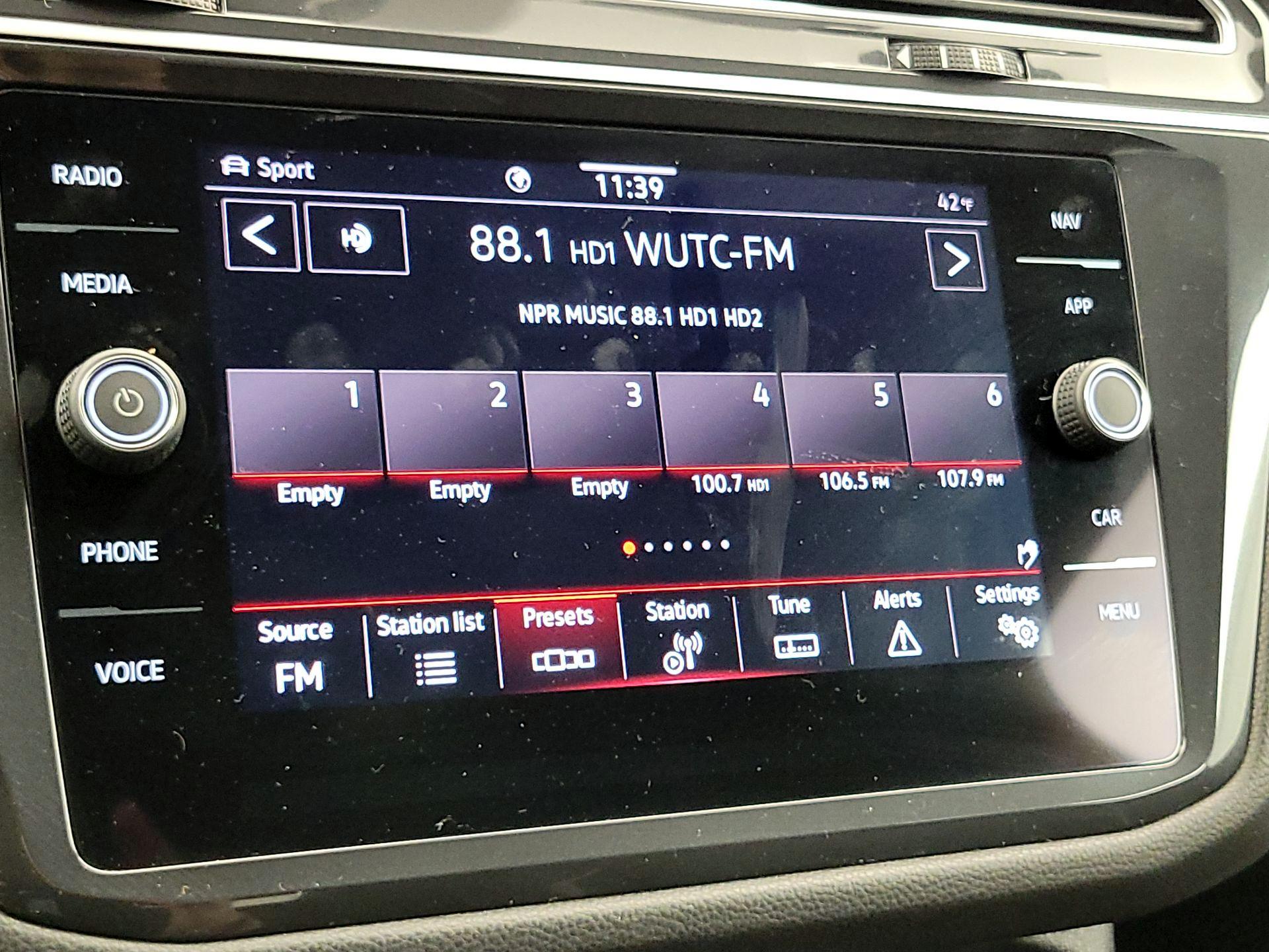 Thumbnail: 2024 Volkswagen Tiguan - 16