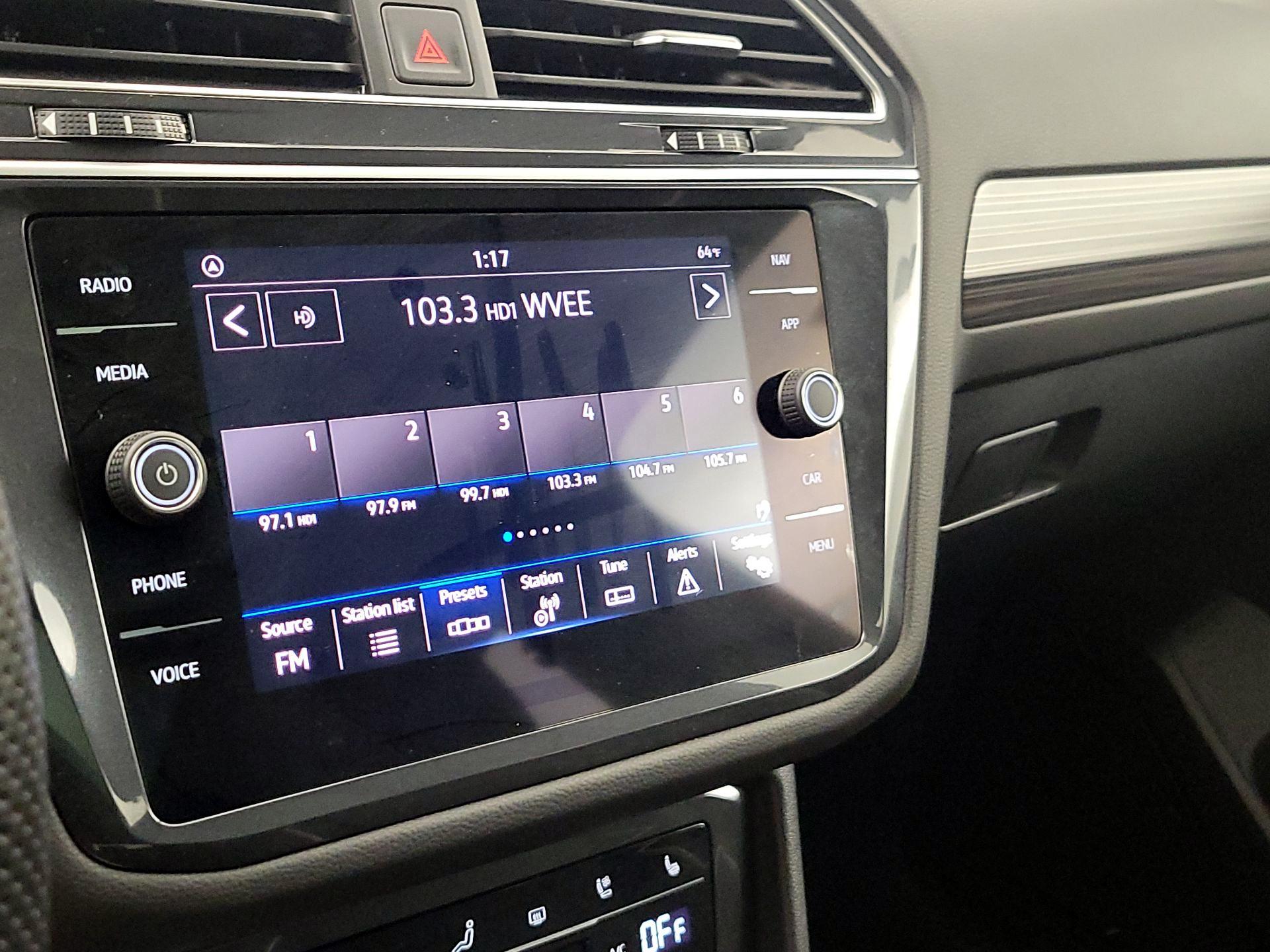 Thumbnail: 2024 Volkswagen Tiguan - 16