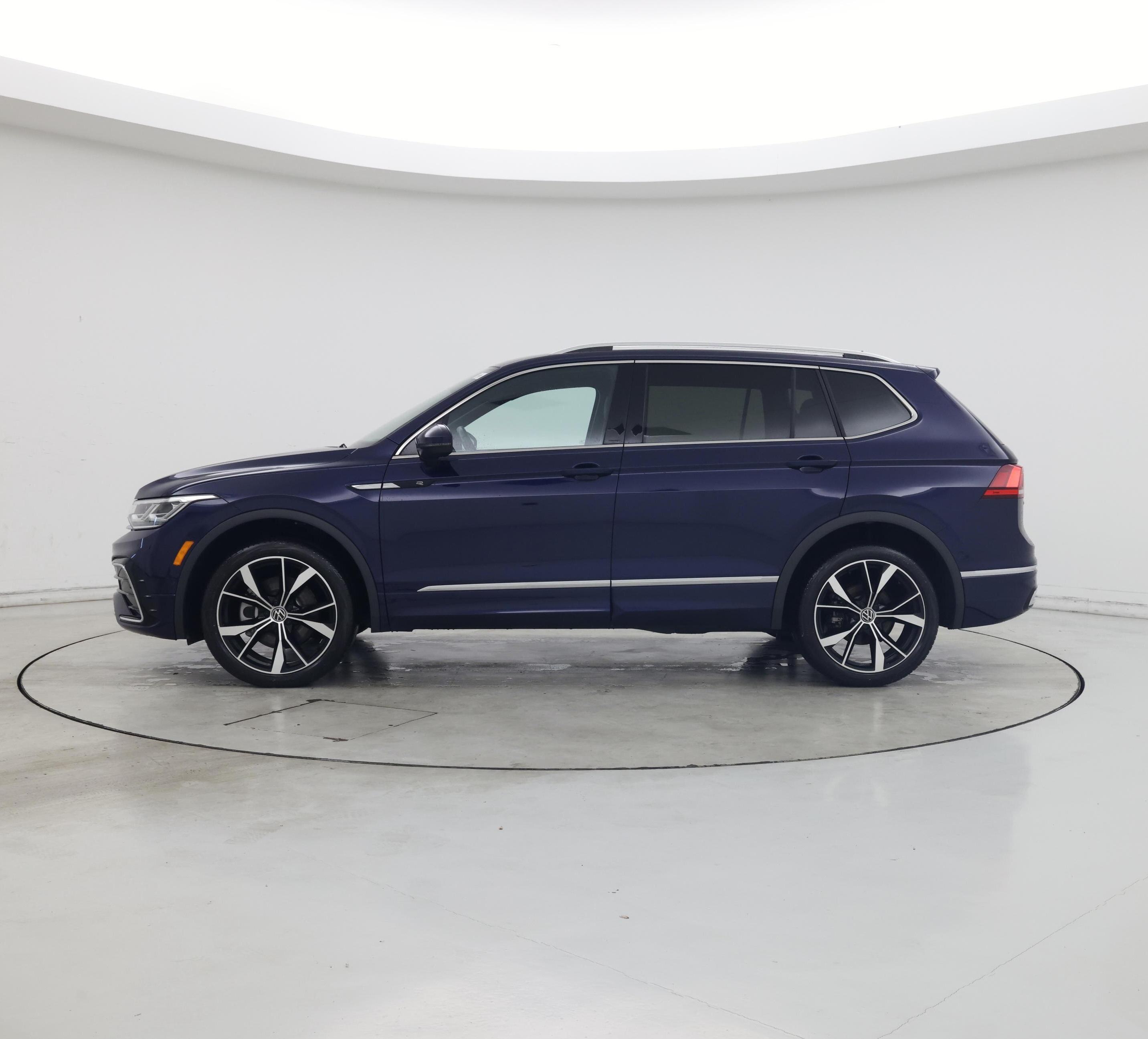 Thumbnail: 2024 Volkswagen Tiguan - 3