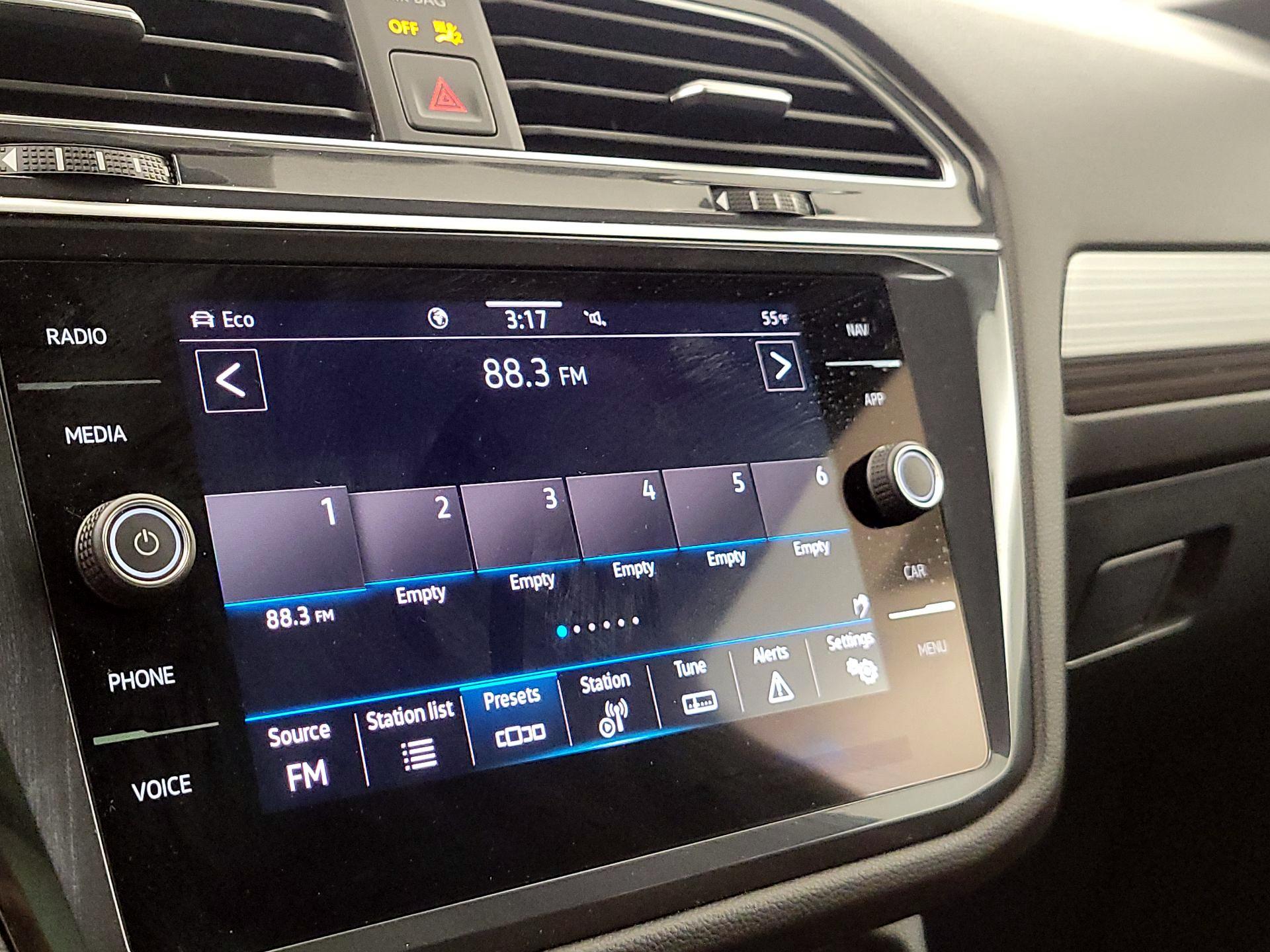 Thumbnail: 2024 Volkswagen Tiguan - 16