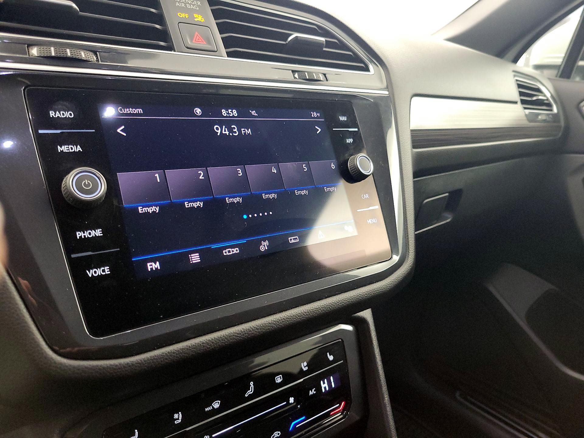 Thumbnail: 2024 Volkswagen Tiguan - 16