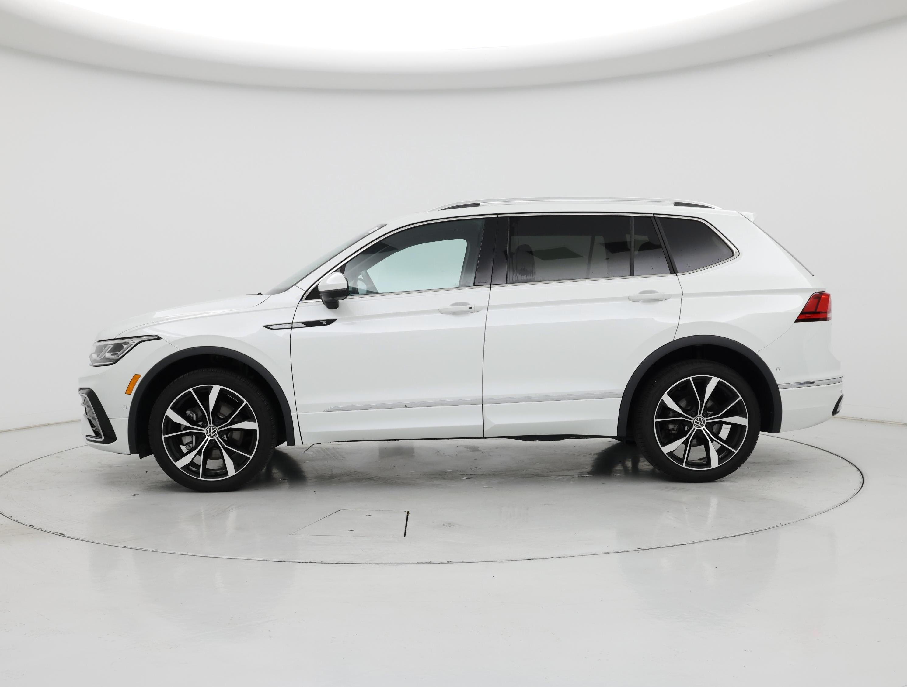 Thumbnail: 2024 Volkswagen Tiguan - 3