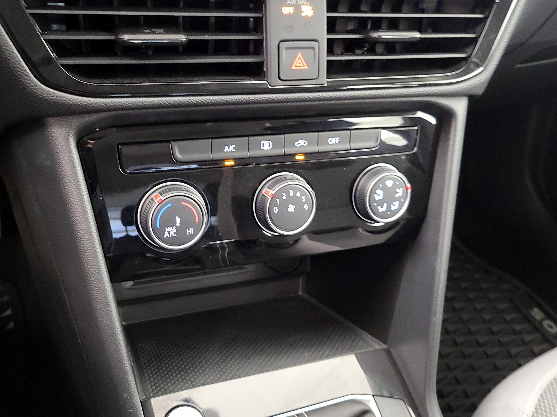 Thumbnail: 2024 Volkswagen Taos - 16