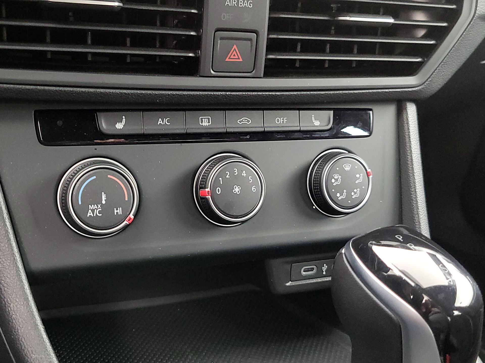 Thumbnail: 2024 Volkswagen Jetta - 16