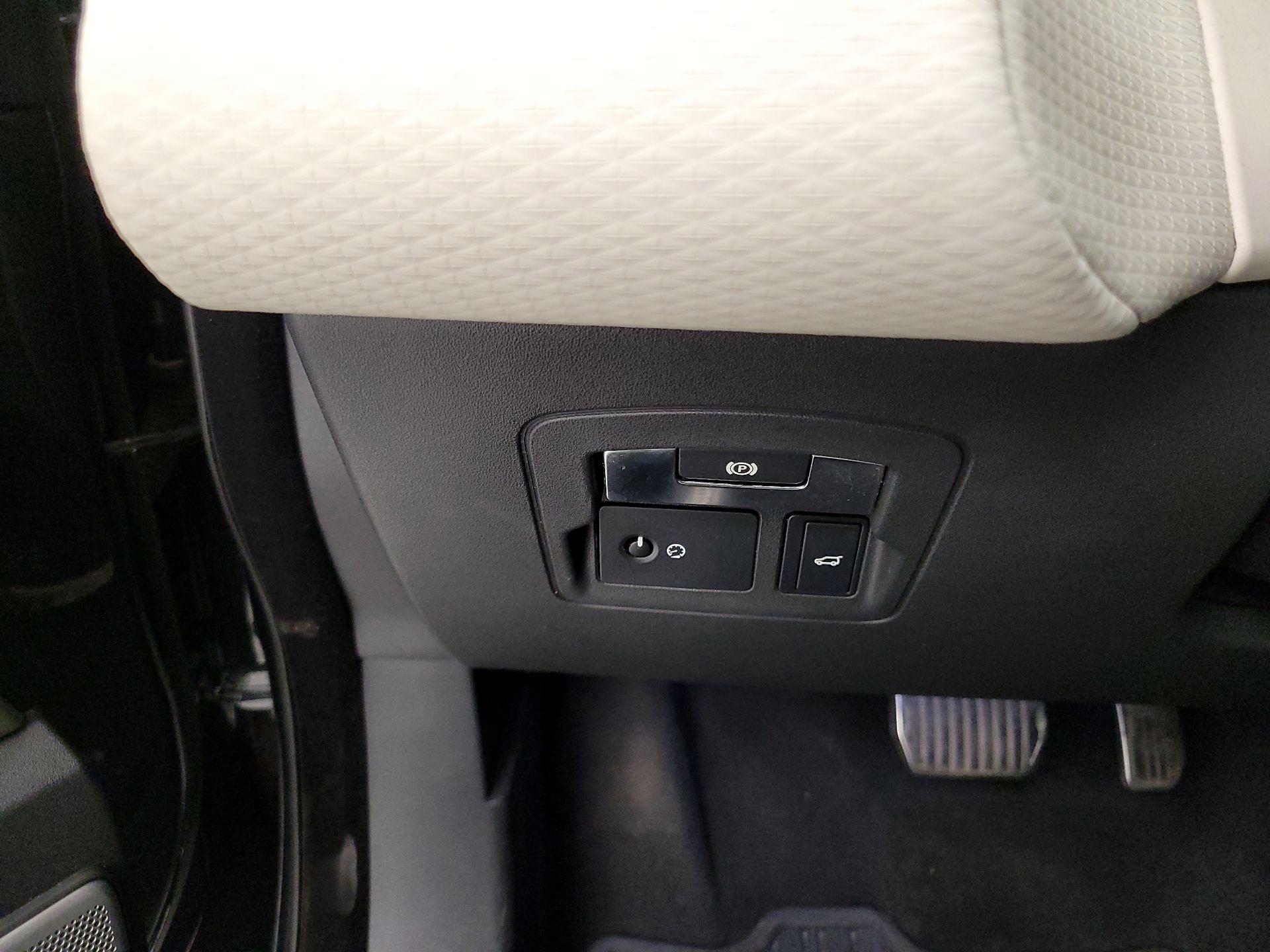 Thumbnail: 2018 Land Rover Range Rover Velar - 13