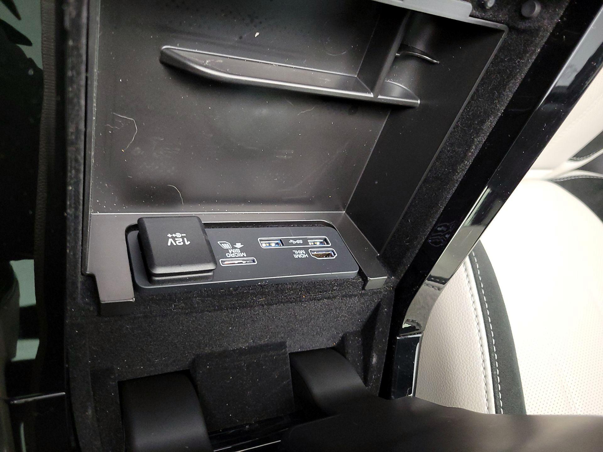 Thumbnail: 2018 Land Rover Range Rover Velar - 19