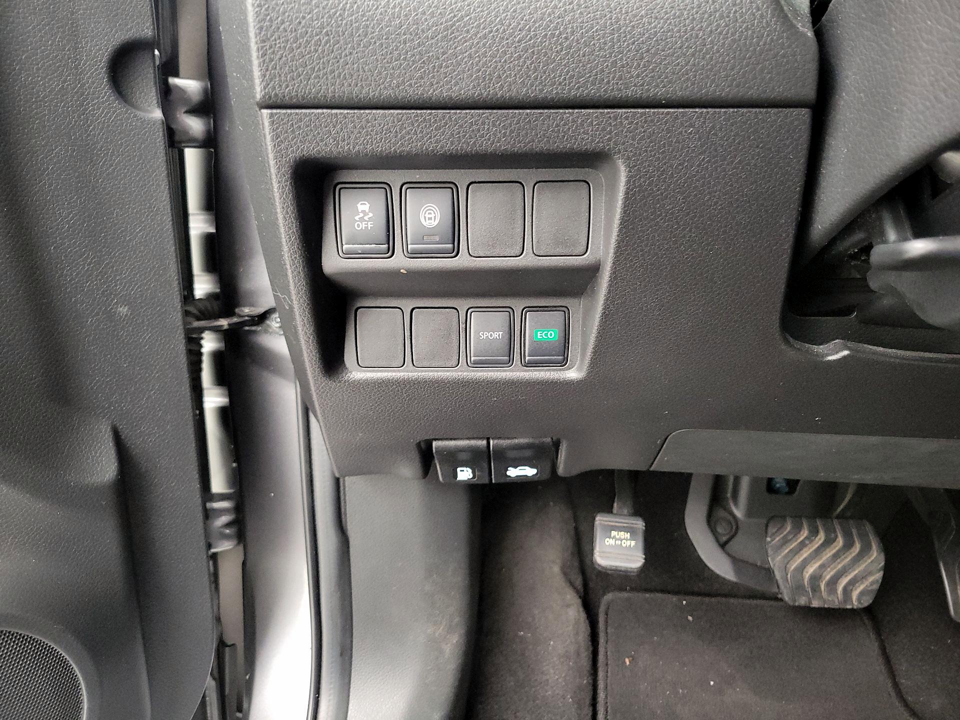 Thumbnail: 2021 Nissan Rogue Sport - 13