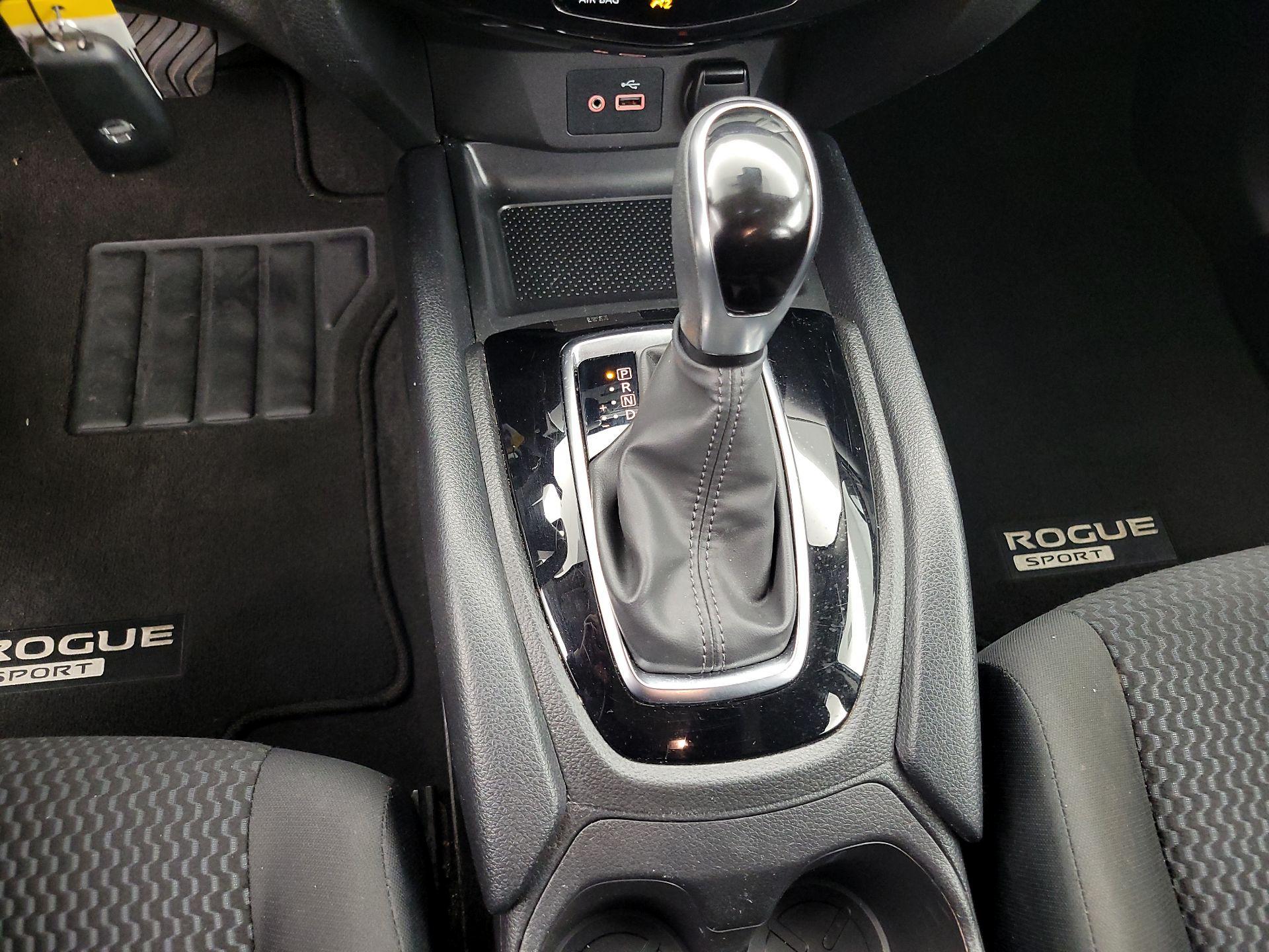 Thumbnail: 2021 Nissan Rogue Sport - 17