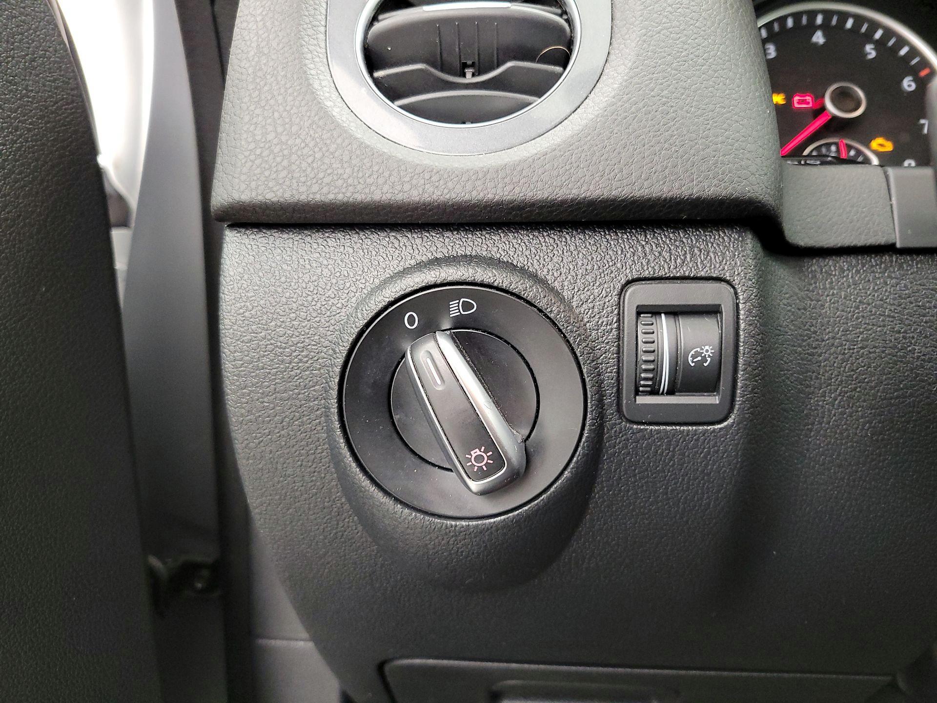 Thumbnail: 2018 Volkswagen Tiguan - 13