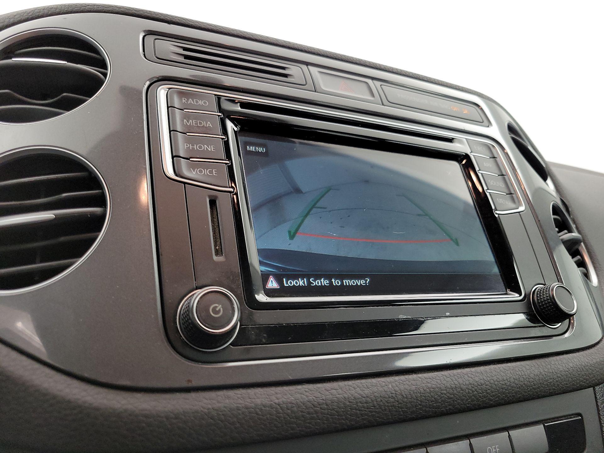 Thumbnail: 2018 Volkswagen Tiguan - 14