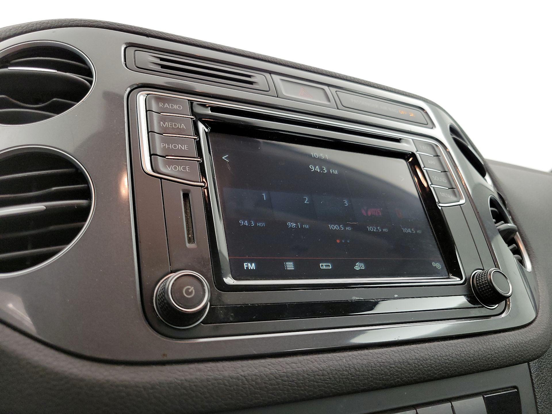 Thumbnail: 2018 Volkswagen Tiguan - 15