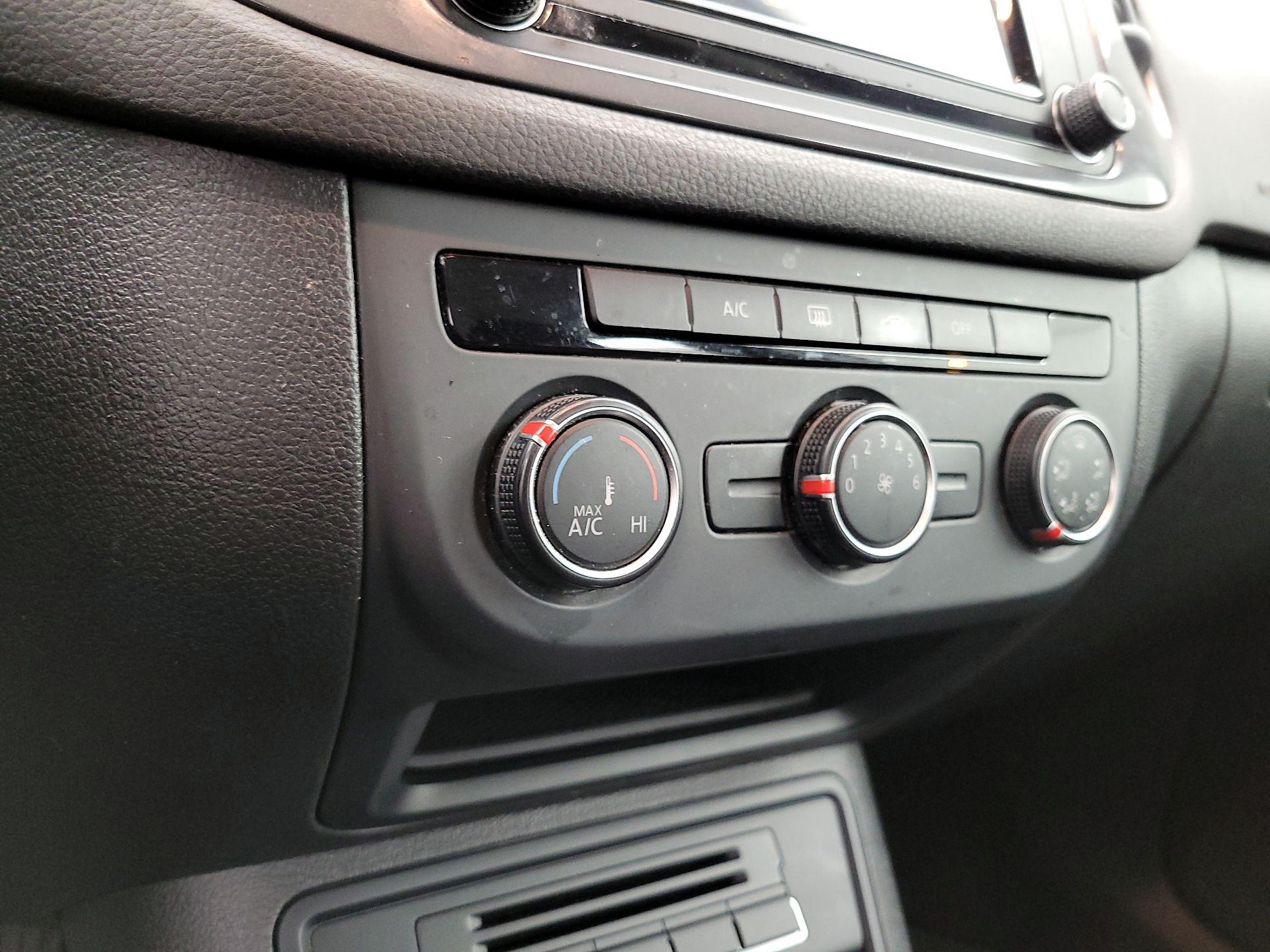 Thumbnail: 2018 Volkswagen Tiguan - 16