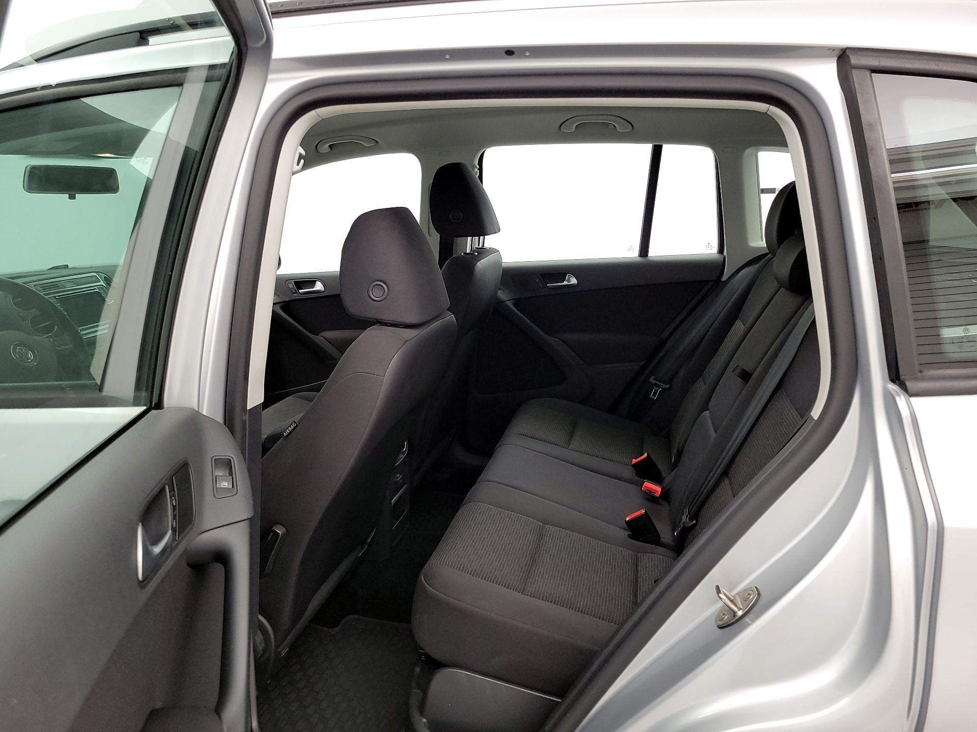 Thumbnail: 2018 Volkswagen Tiguan - 19