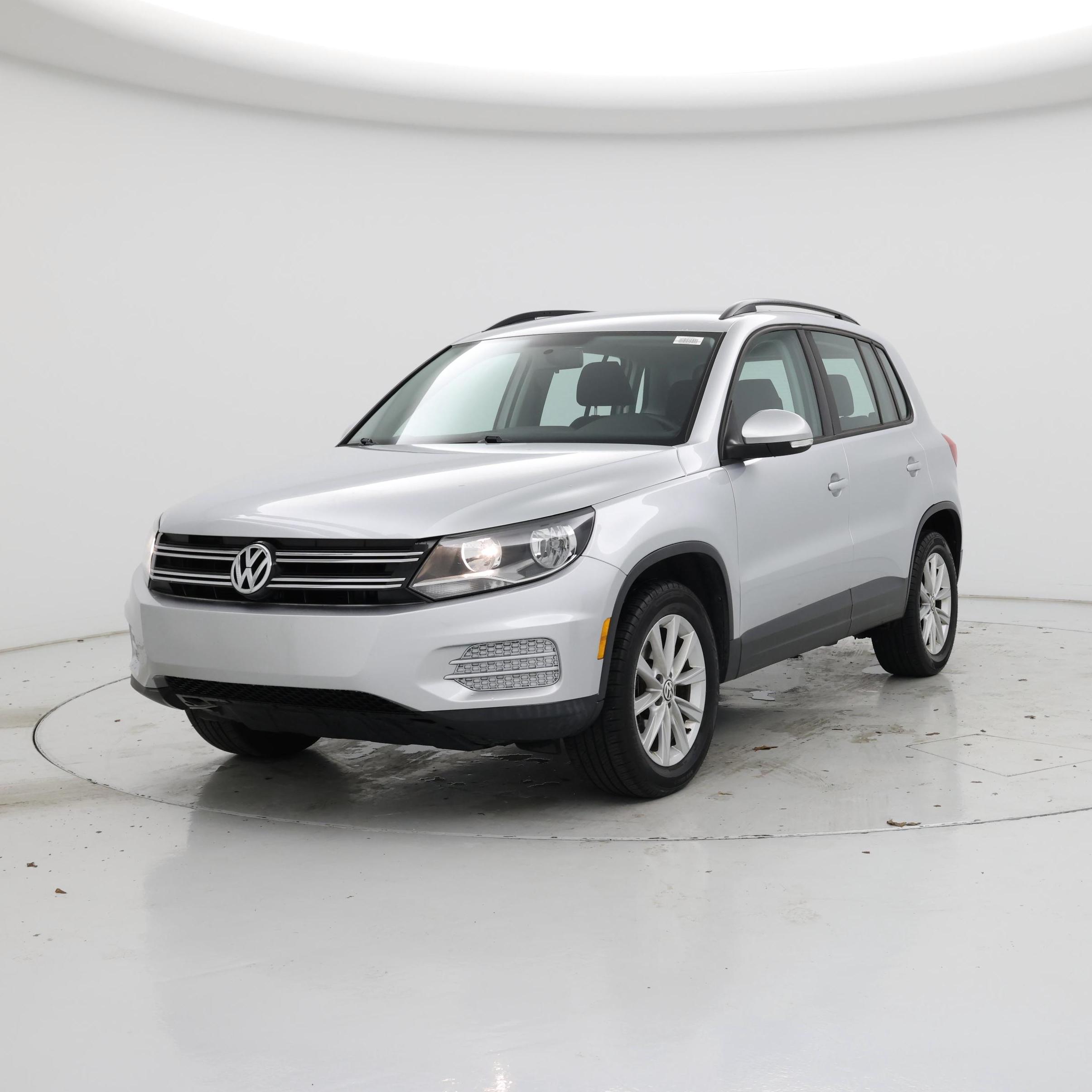 Thumbnail: 2018 Volkswagen Tiguan - 4