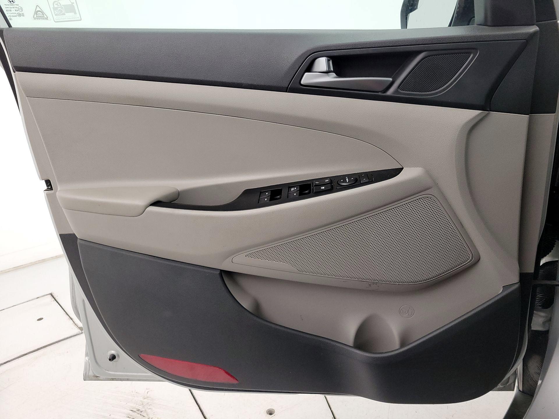 Thumbnail: 2016 Hyundai Tucson - 12