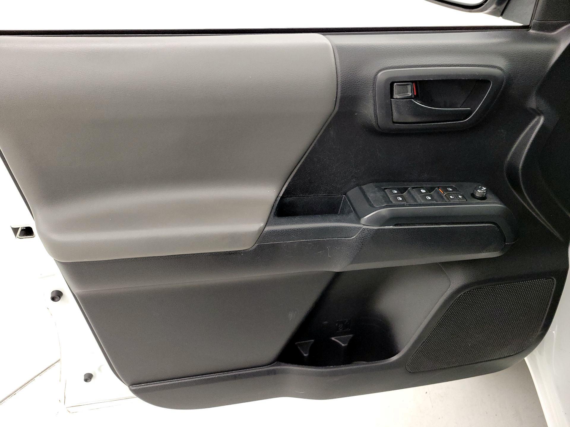 Thumbnail: 2019 Toyota Tacoma - 12