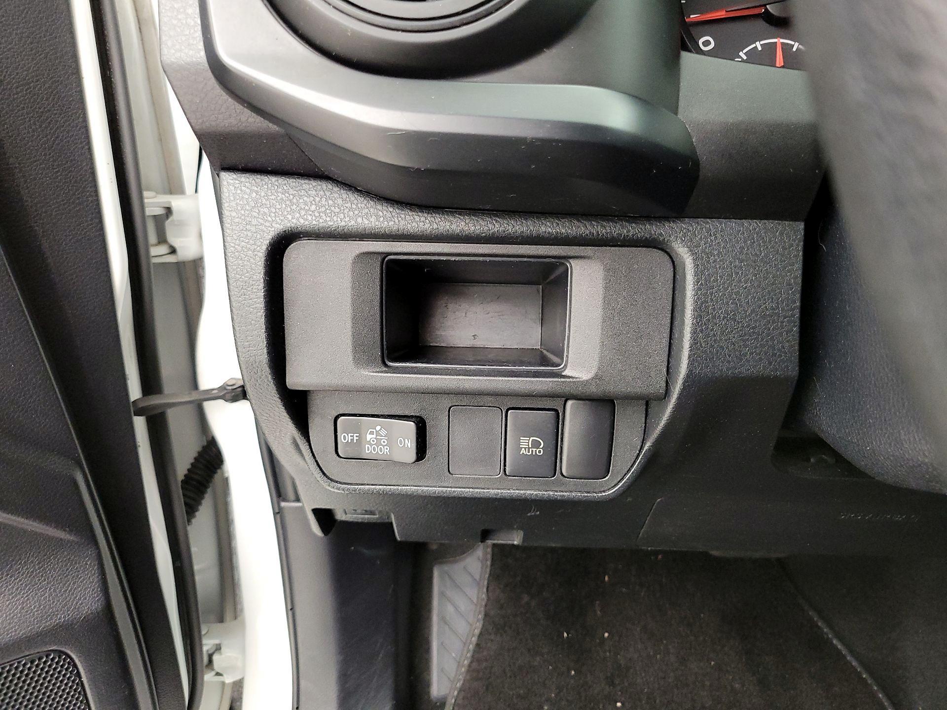 Thumbnail: 2019 Toyota Tacoma - 13