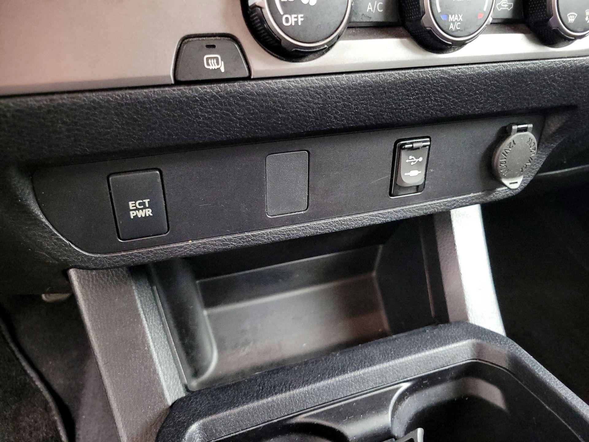 Thumbnail: 2019 Toyota Tacoma - 18