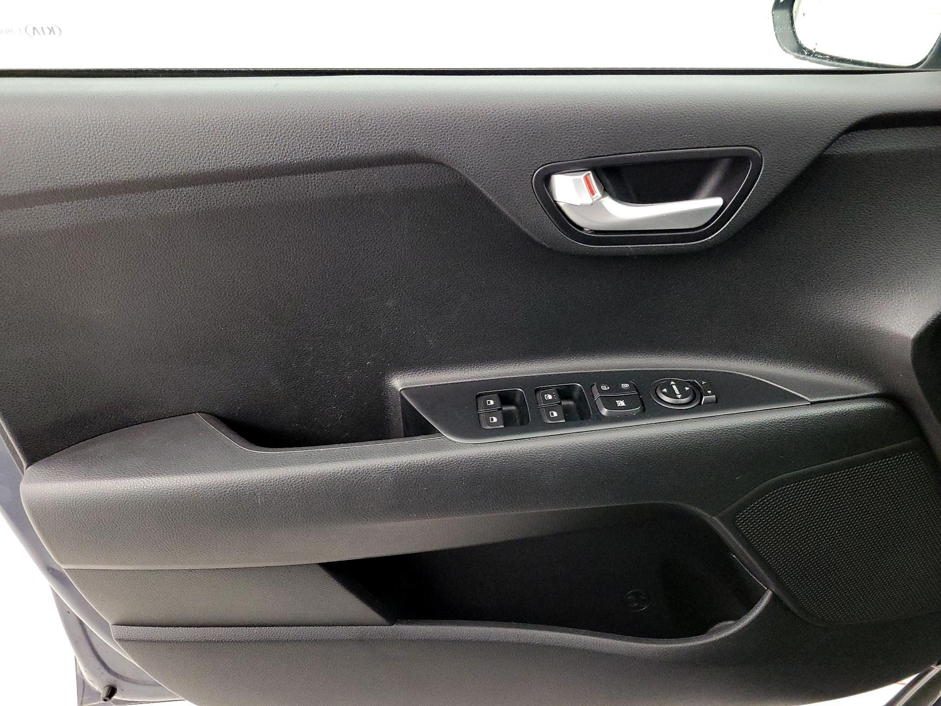 Thumbnail: 2020 Kia Rio - 12