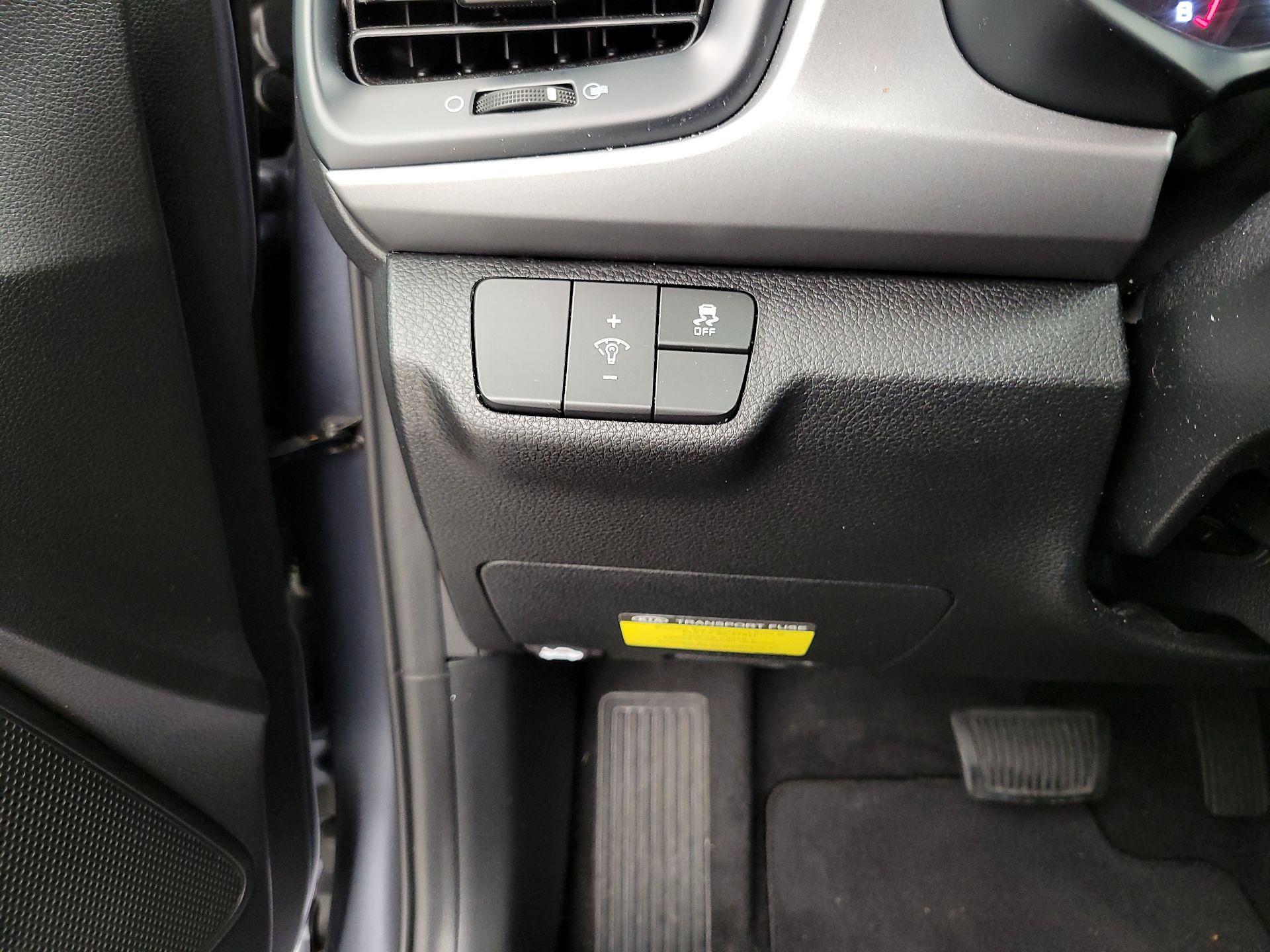 Thumbnail: 2020 Kia Rio - 13