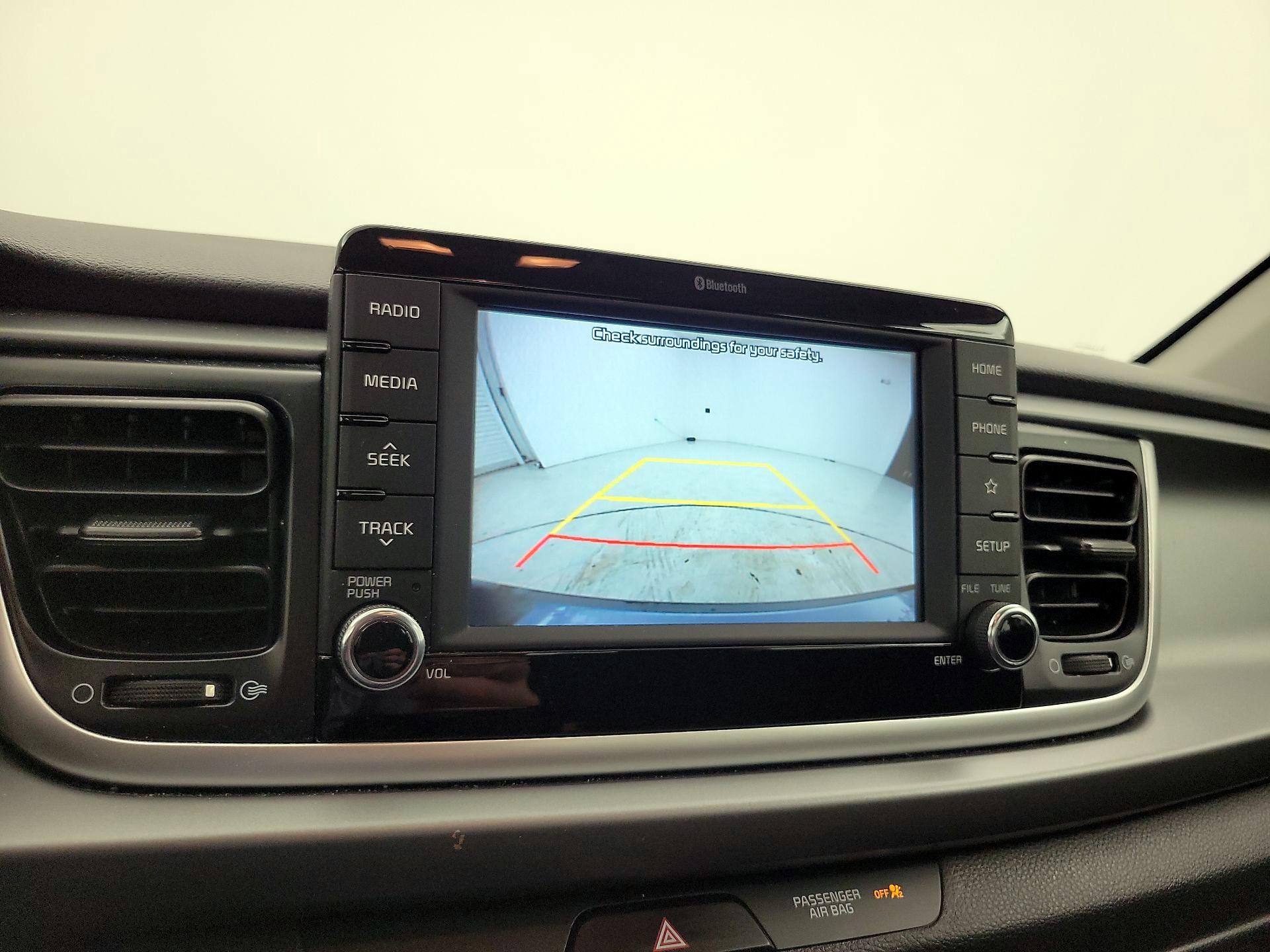 Thumbnail: 2020 Kia Rio - 14