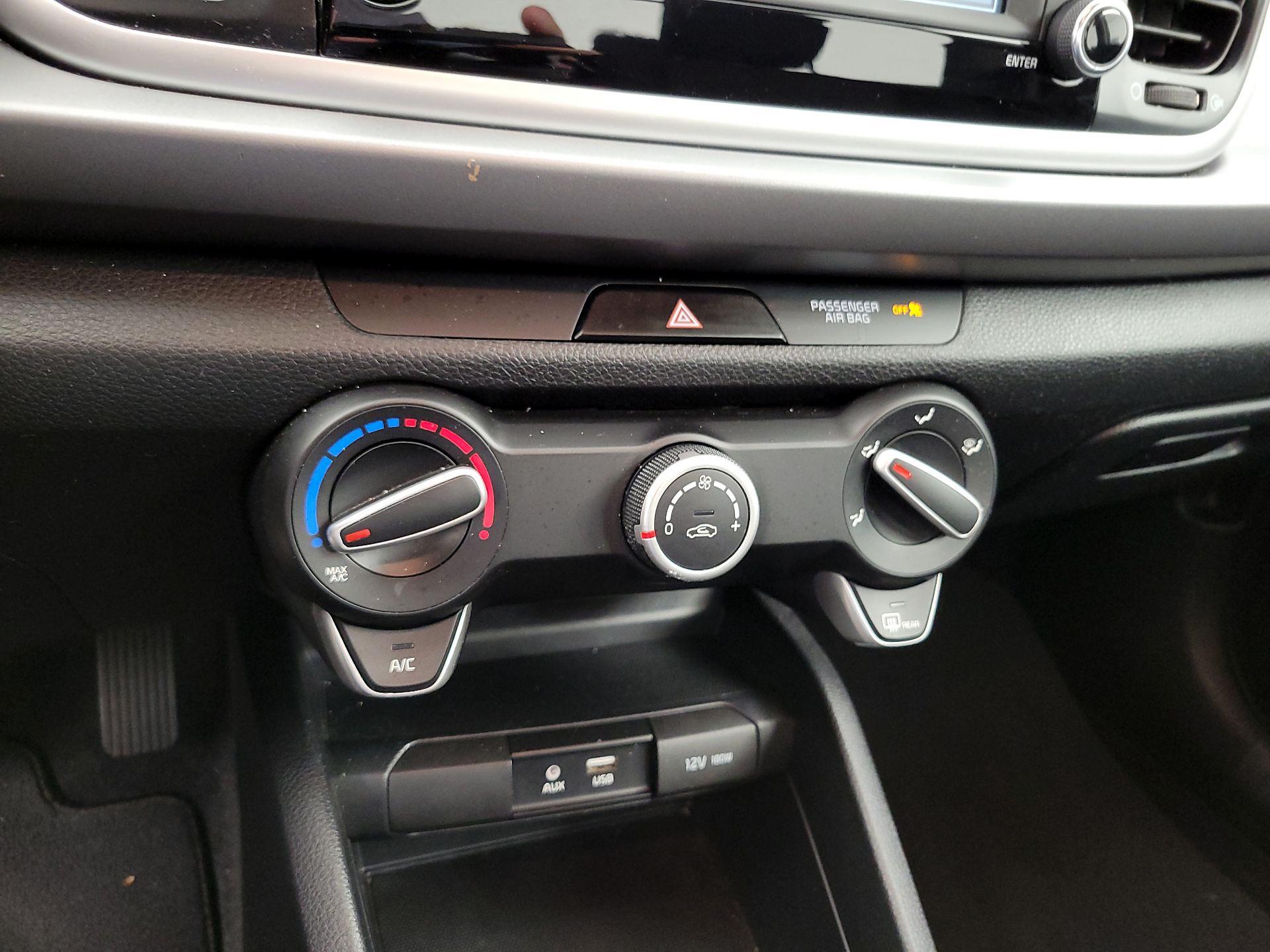 Thumbnail: 2020 Kia Rio - 16