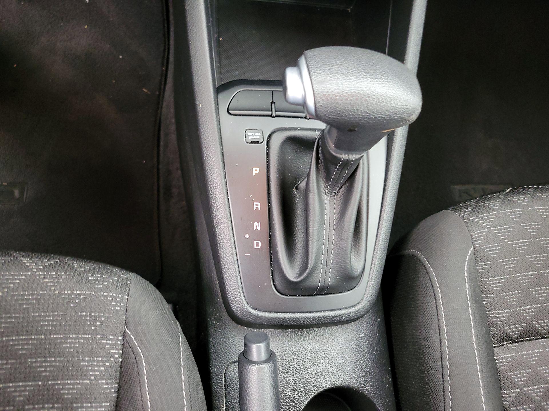 Thumbnail: 2020 Kia Rio - 17